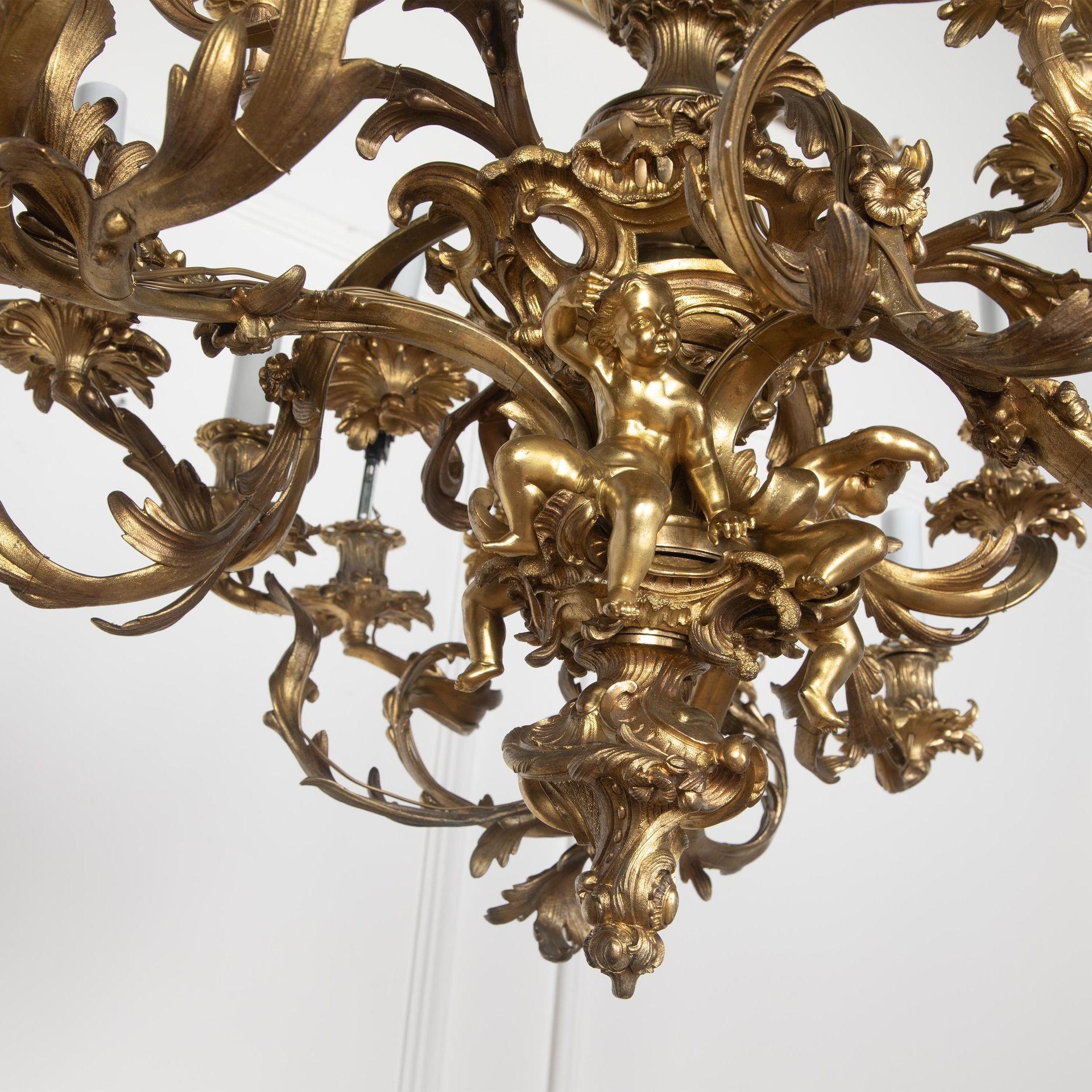 Grande lampadario francese in bronzo dorato del XIX secolo in vendita 3