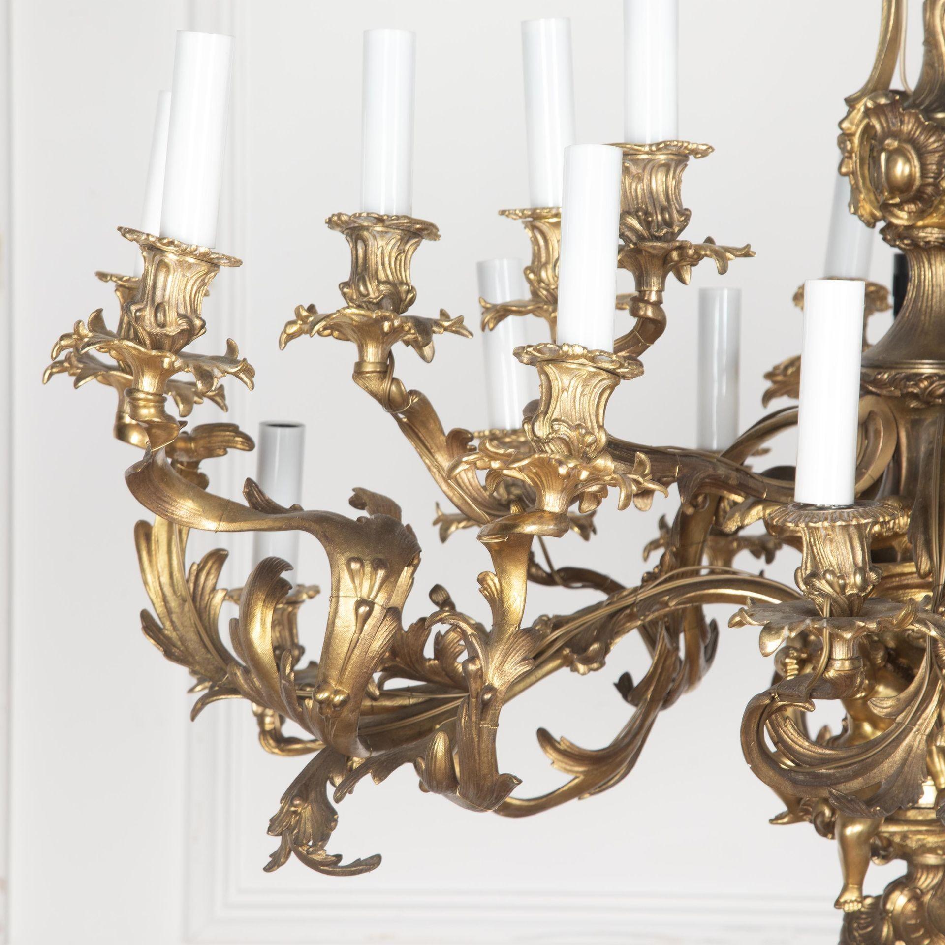 Grande lampadario francese in bronzo dorato del XIX secolo in vendita 7
