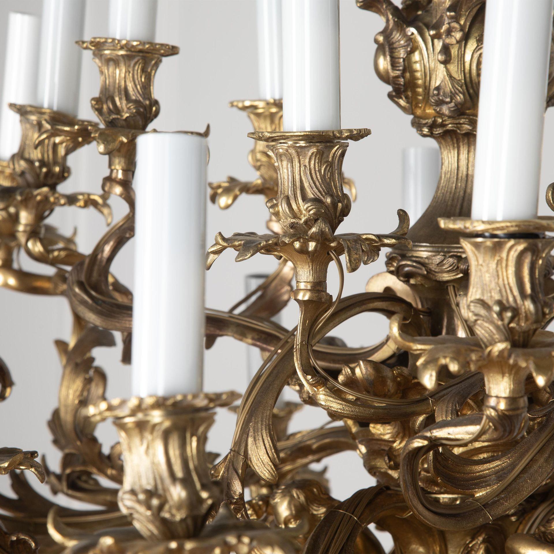 Dorato Grande lampadario francese in bronzo dorato del XIX secolo in vendita