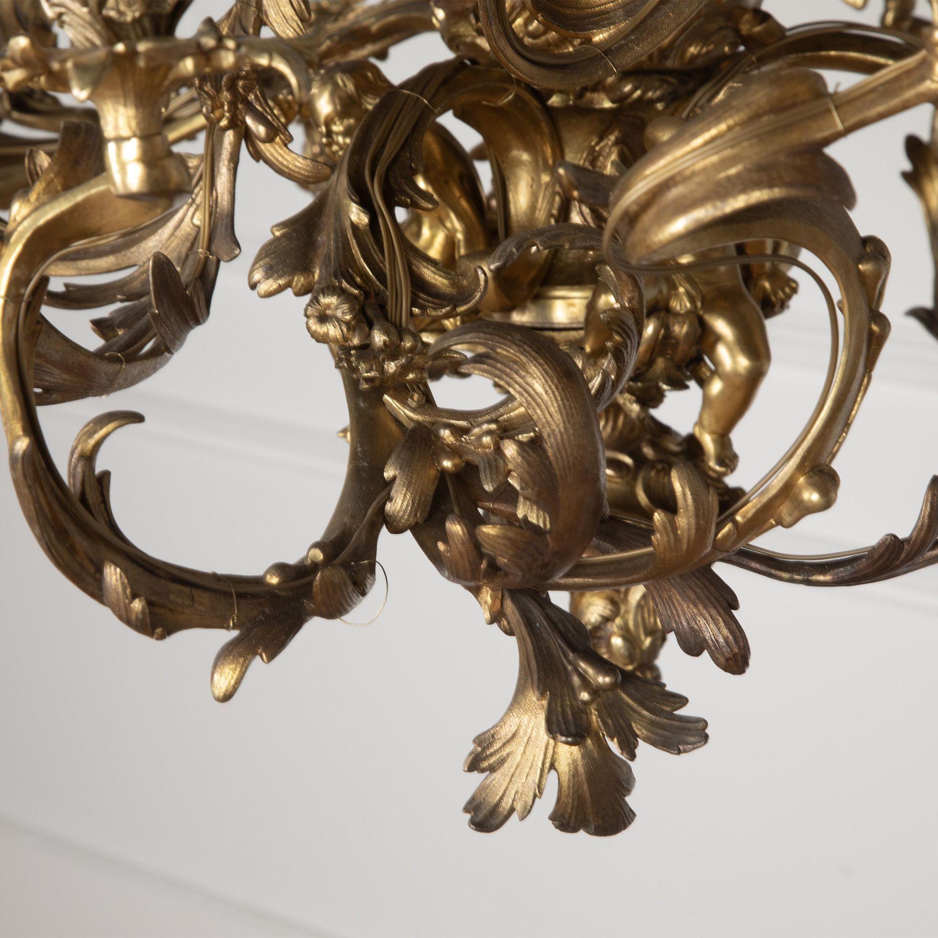 Grande lampadario francese in bronzo dorato del XIX secolo In condizioni buone in vendita a Gloucestershire, GB