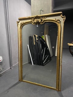 Grande specchio francese del XIX secolo in legno dorato e cristallo in stile Luigi XVI