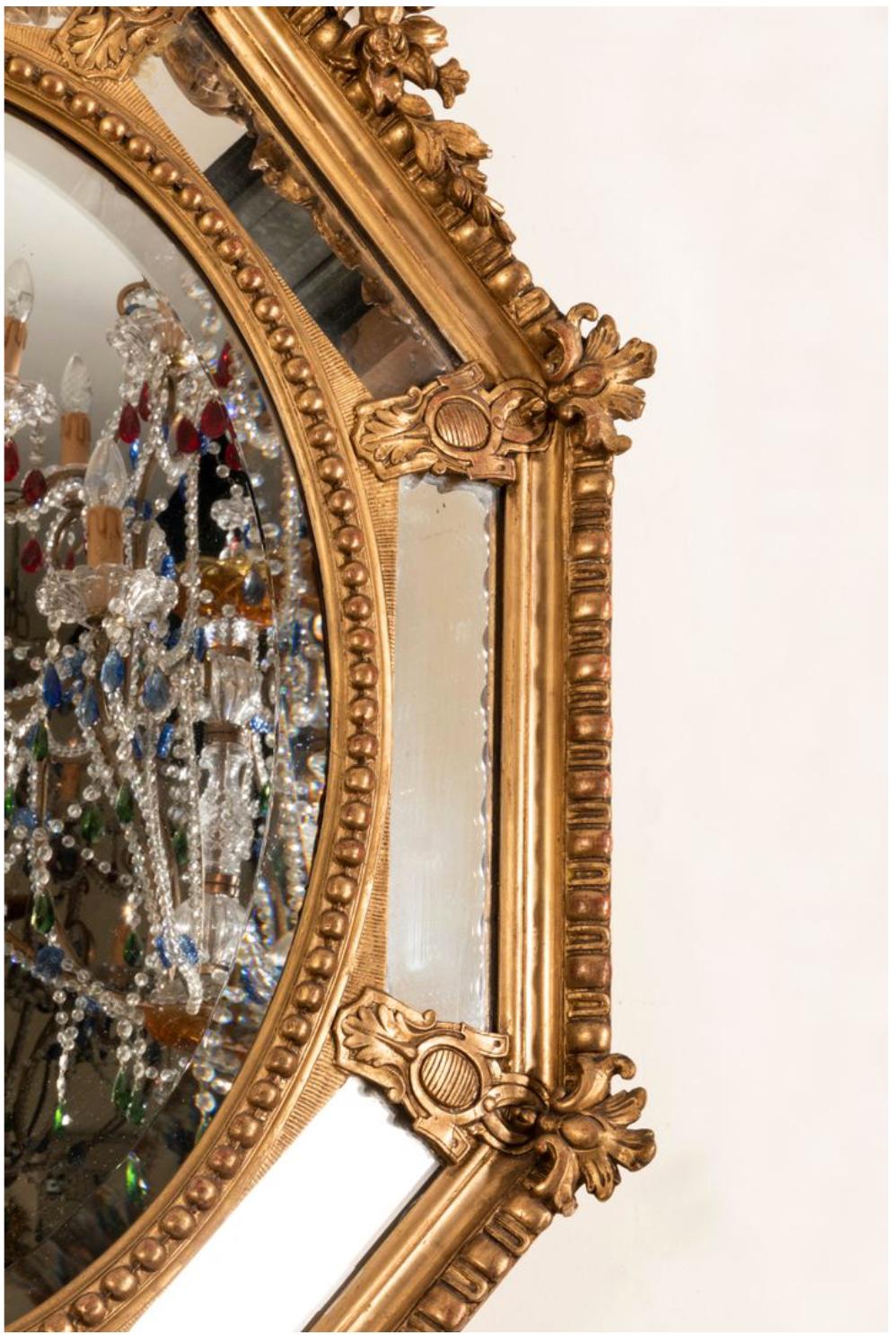 Großer achteckiger französischer Spiegel aus vergoldetem Holz aus der Zeit Napoleons III. aus dem 19. Jahrhundert (Vergoldetes Holz) im Angebot
