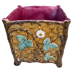 Olla cuadrada de caché de moras de mayólica francesa del siglo XIX