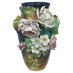 Grand vase français du XIXe siècle en majolique Roses et fleurs Theodore Lefront