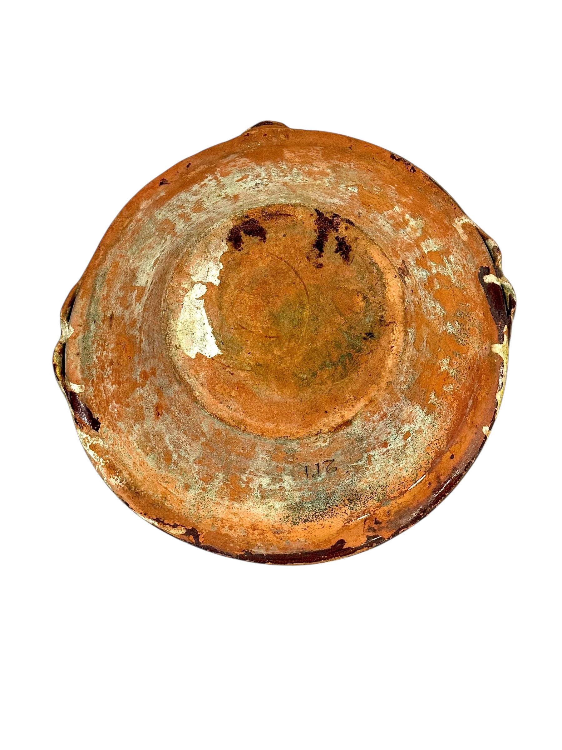 Grande ciotola francese in terracotta del XIX secolo con patina rustica gialla in vendita 8