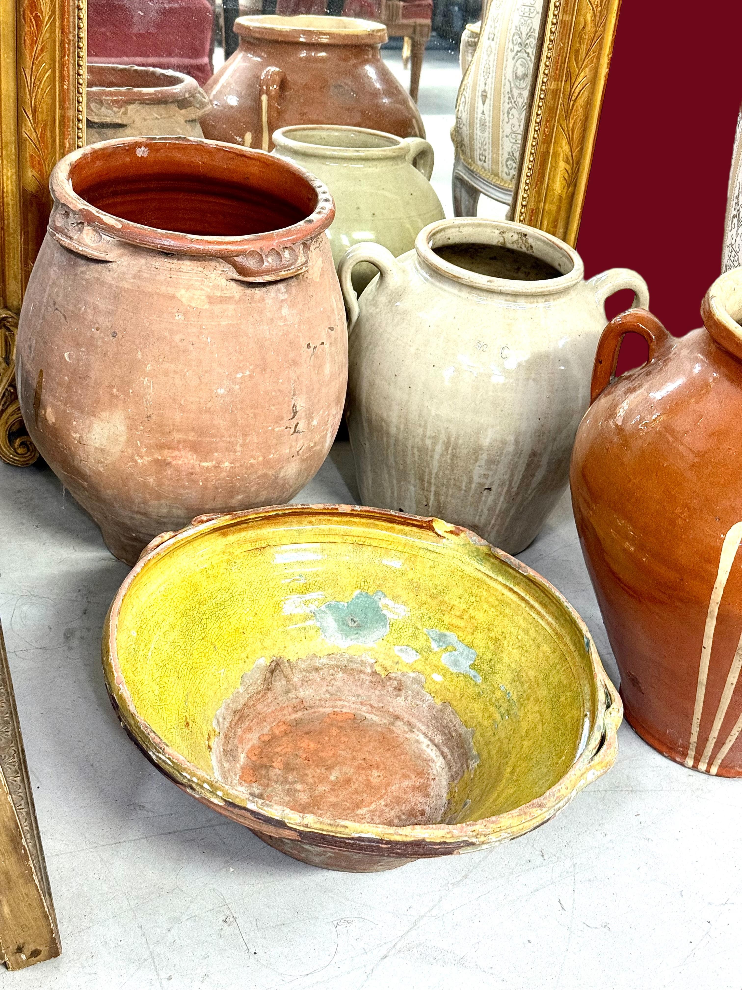 Grande ciotola francese in terracotta del XIX secolo con patina rustica gialla in vendita 10
