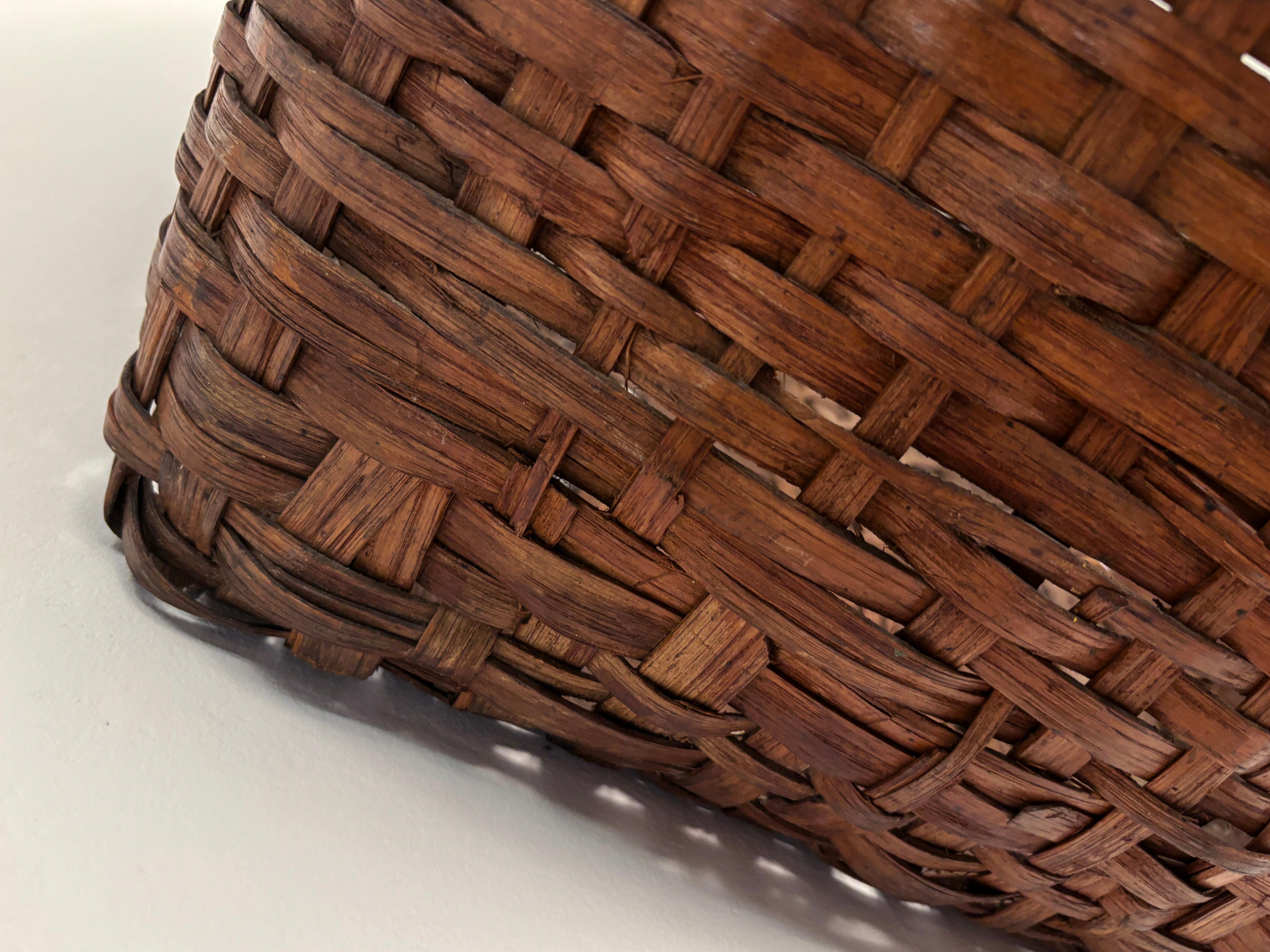 19th Century Large Gathering Basket In Good Condition In Louisville, KY