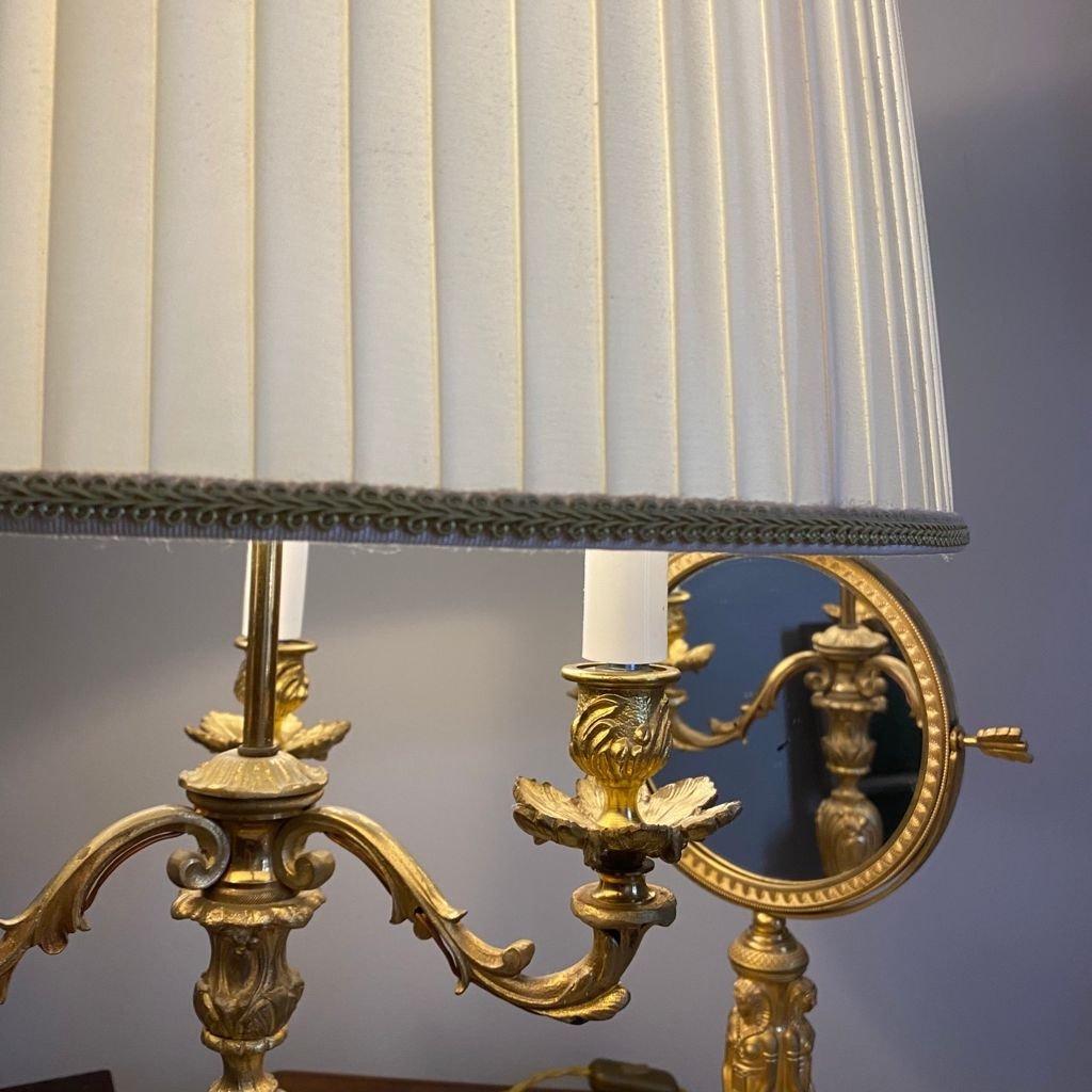 Français Grande lampe en bronze doré de style Louis XV du XIXe siècle en vente