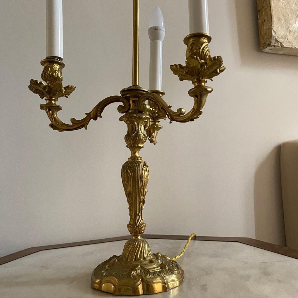 Grande lampe en bronze doré de style Louis XV du XIXe siècle en vente 3