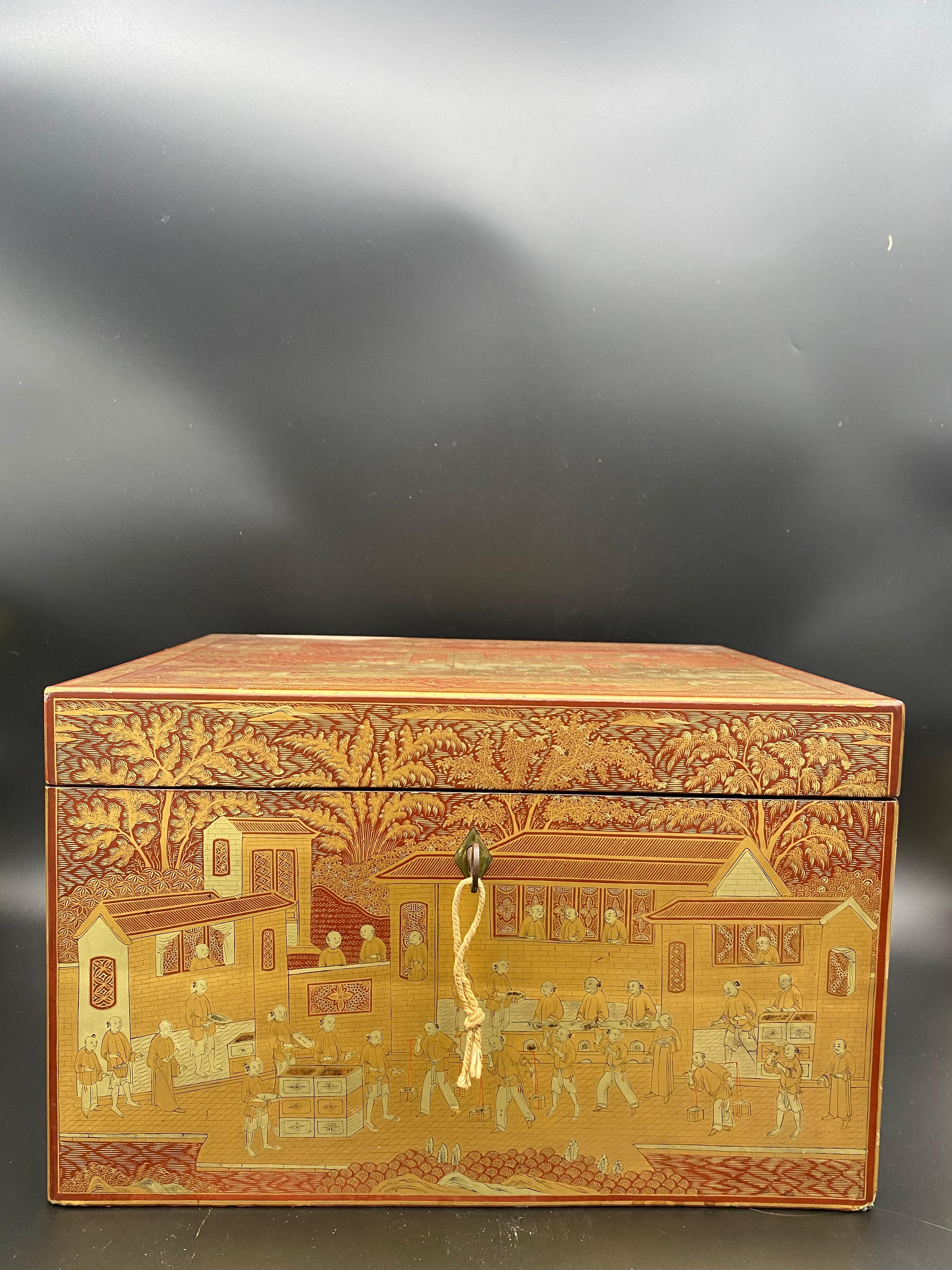 Grande boîte à thé chinoise du 19ème siècle en laque dorée en vente 9
