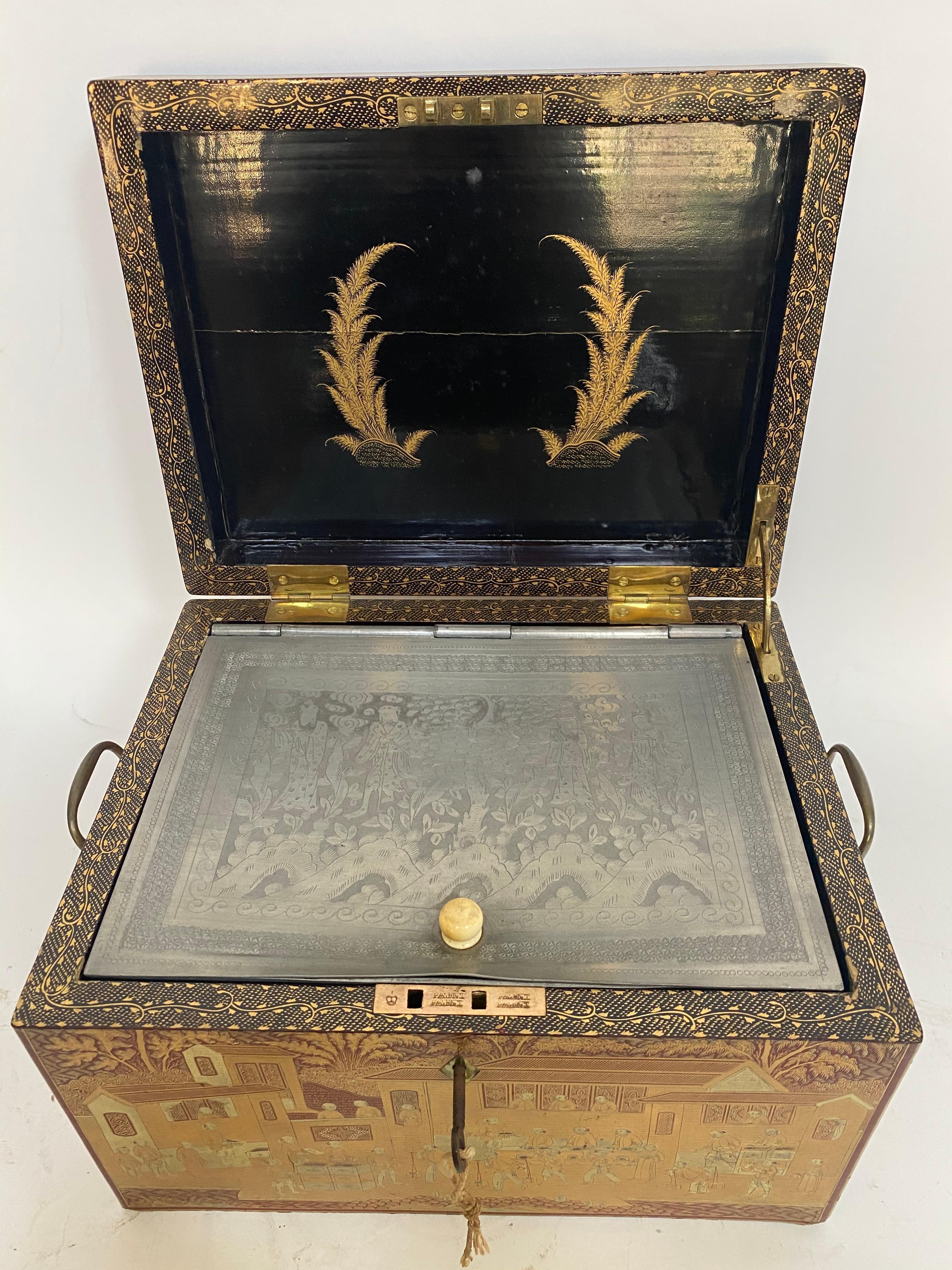 Qing Grande boîte à thé chinoise du 19ème siècle en laque dorée en vente