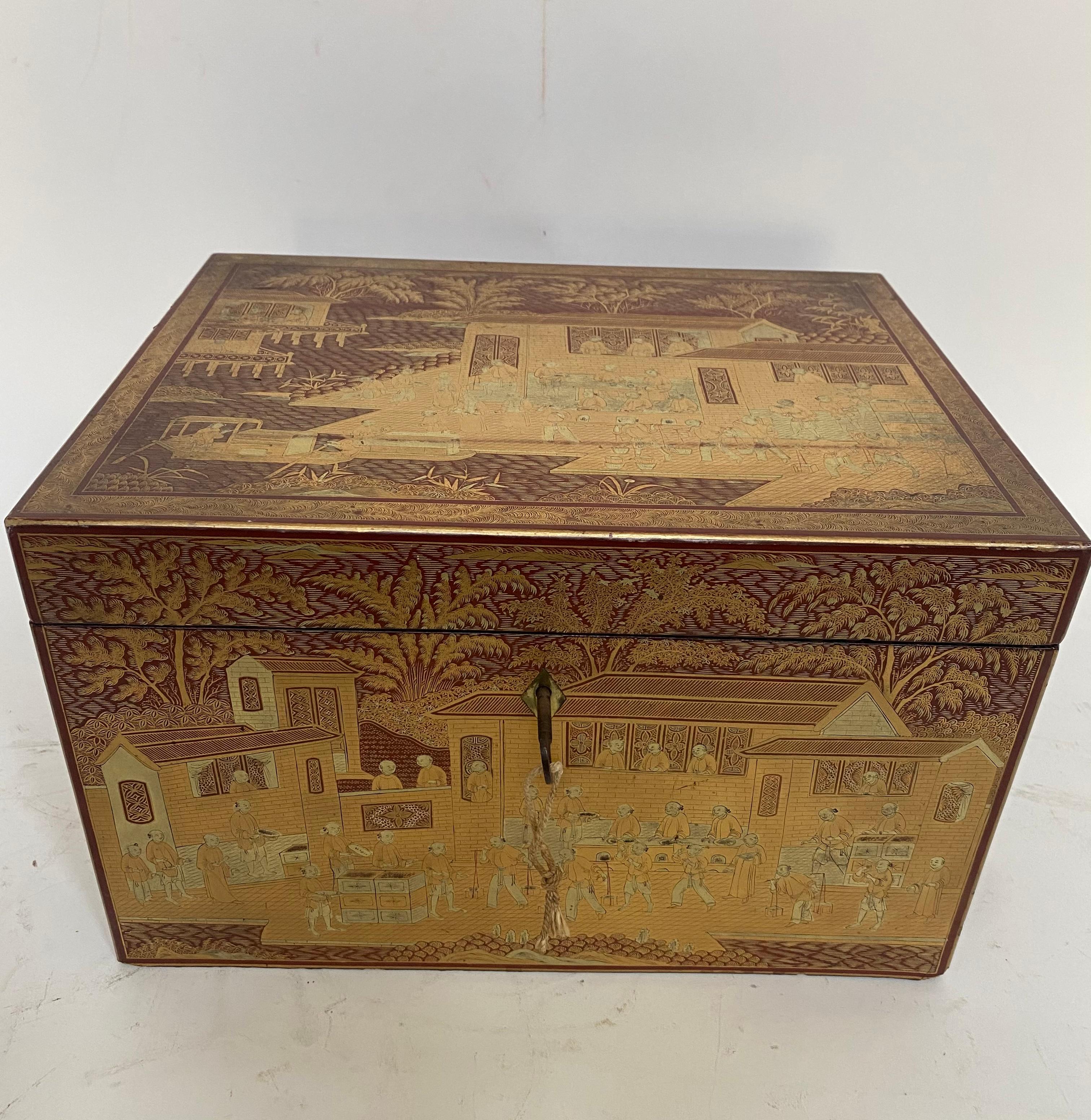 Hand-Carved 19th Century Large Gilt Lacquer Chinese Tea Caddy For Sale