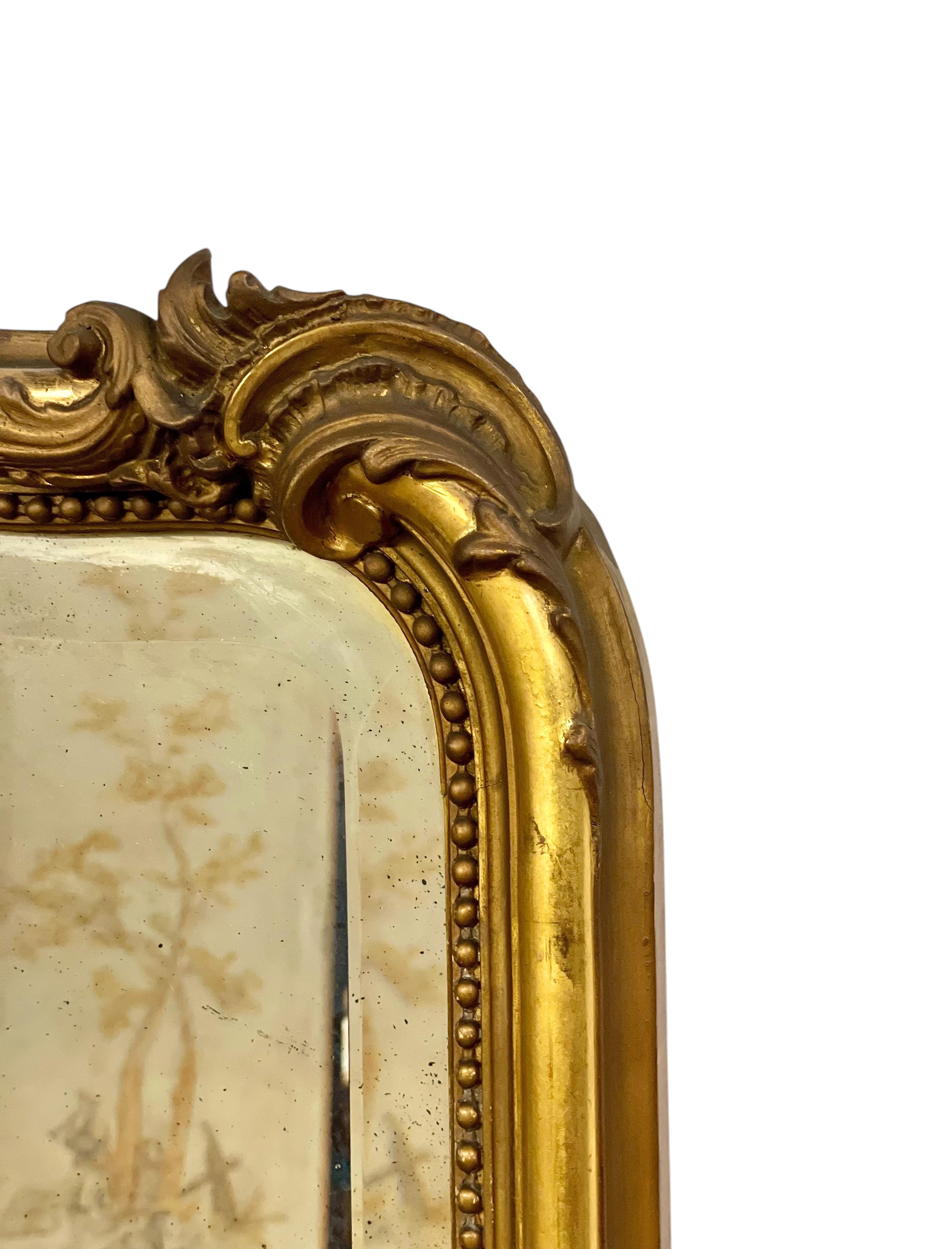 Großer Rokoko-Spiegel aus Giltwood, 19. Jahrhundert, abgeschrägt im Zustand „Gut“ im Angebot in LA CIOTAT, FR