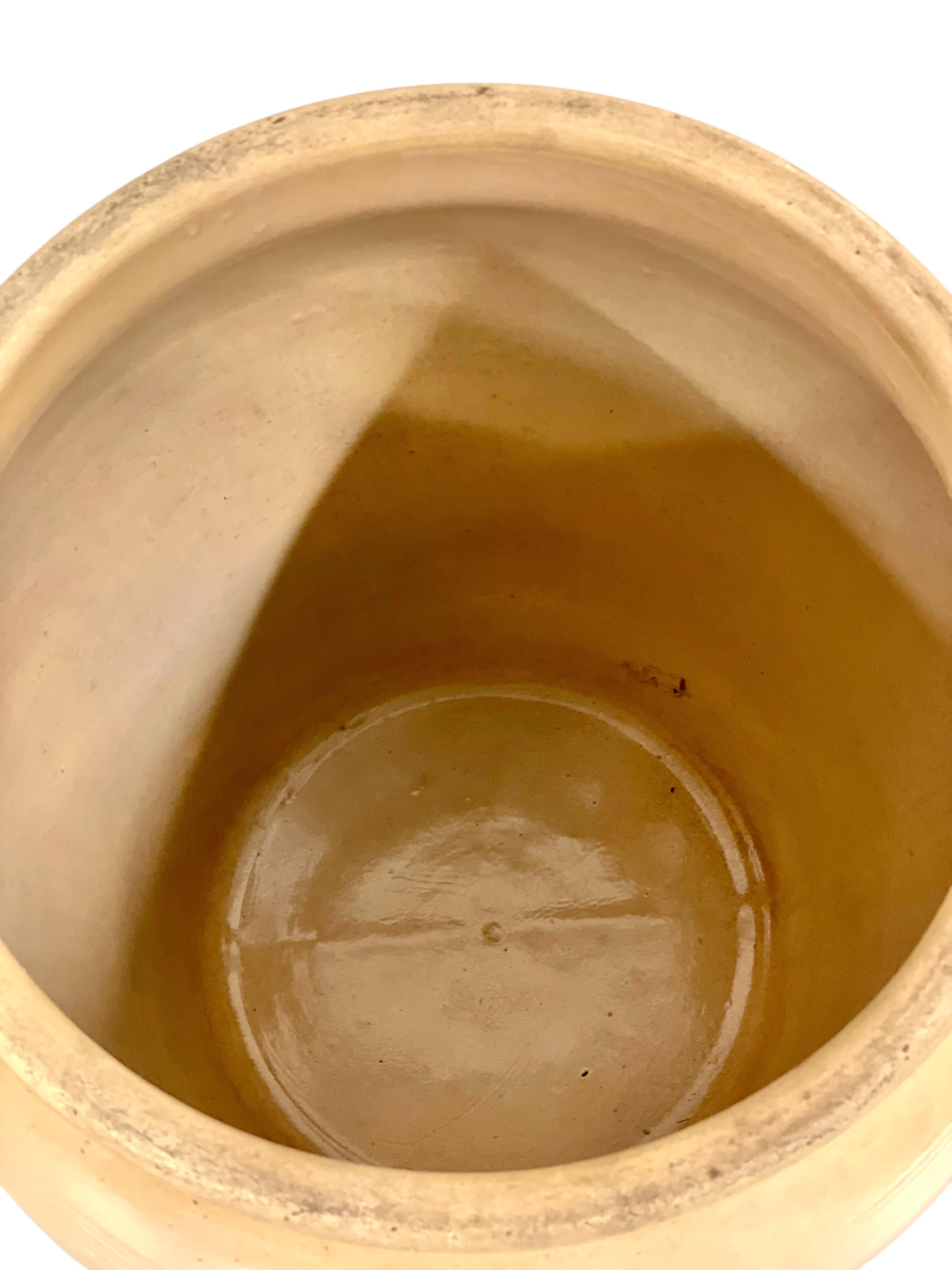 Grand pot à confiture en terre cuite émaillée du 19ème siècle avec couvercle et poignées en vente 9