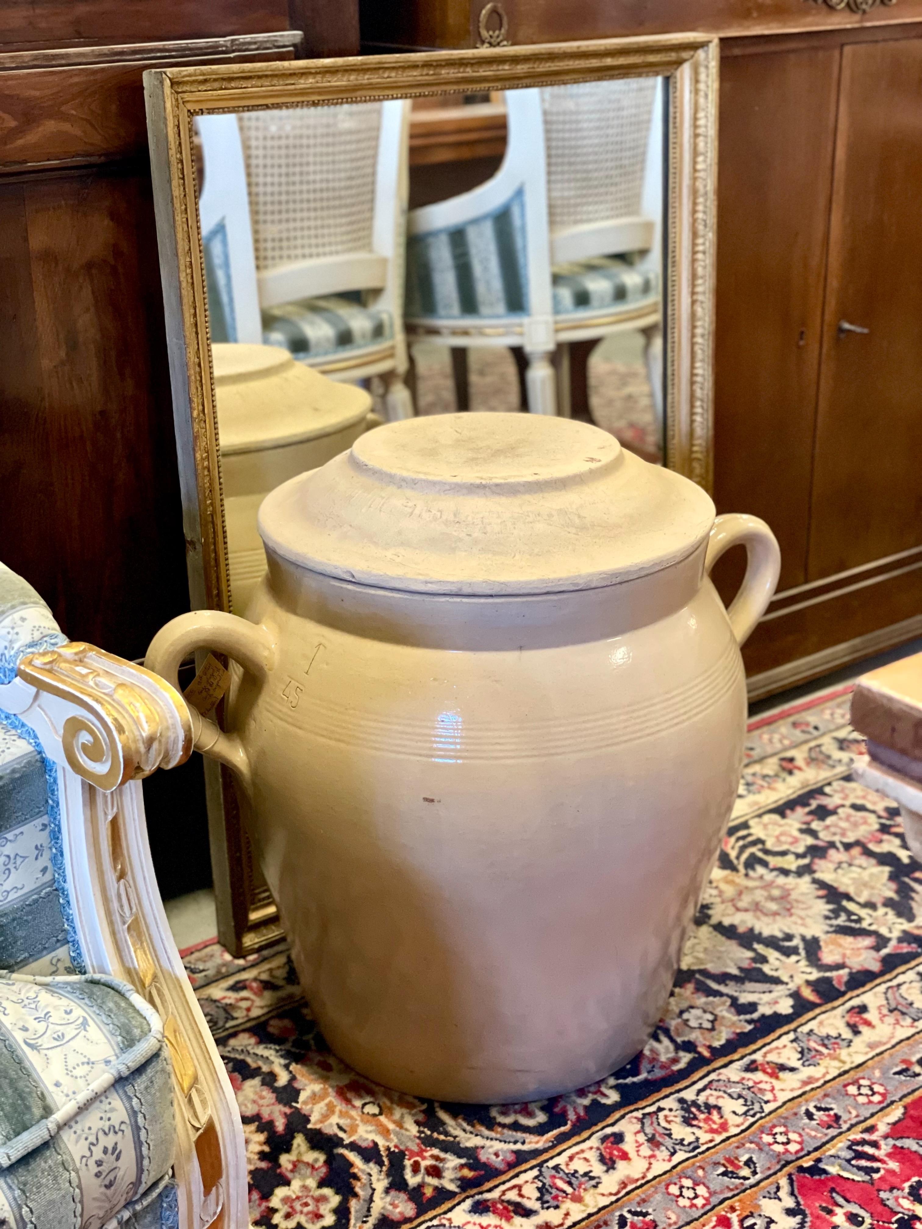 Vernissé Grand pot à confiture en terre cuite émaillée du 19ème siècle avec couvercle et poignées en vente