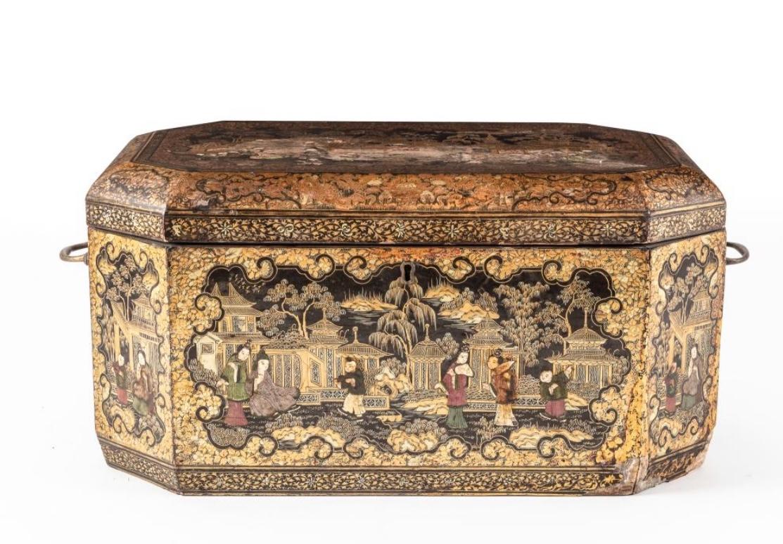 19th Century 18.5‘’ Large Golden Black Lacquer Chinese Table Book Box For Sale 5