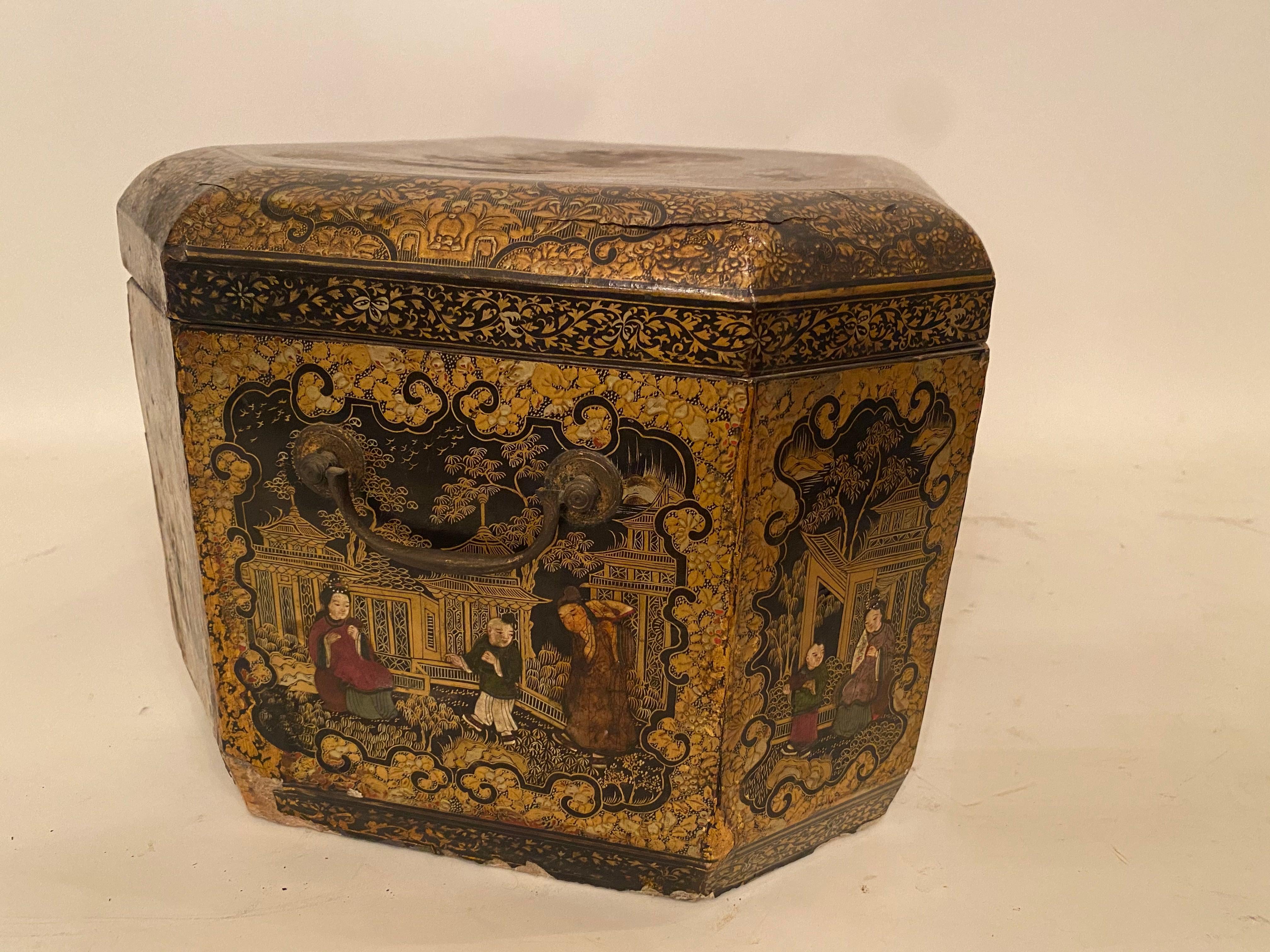 19th Century 18.5‘’ Large Golden Black Lacquer Chinese Table Book Box For Sale 9