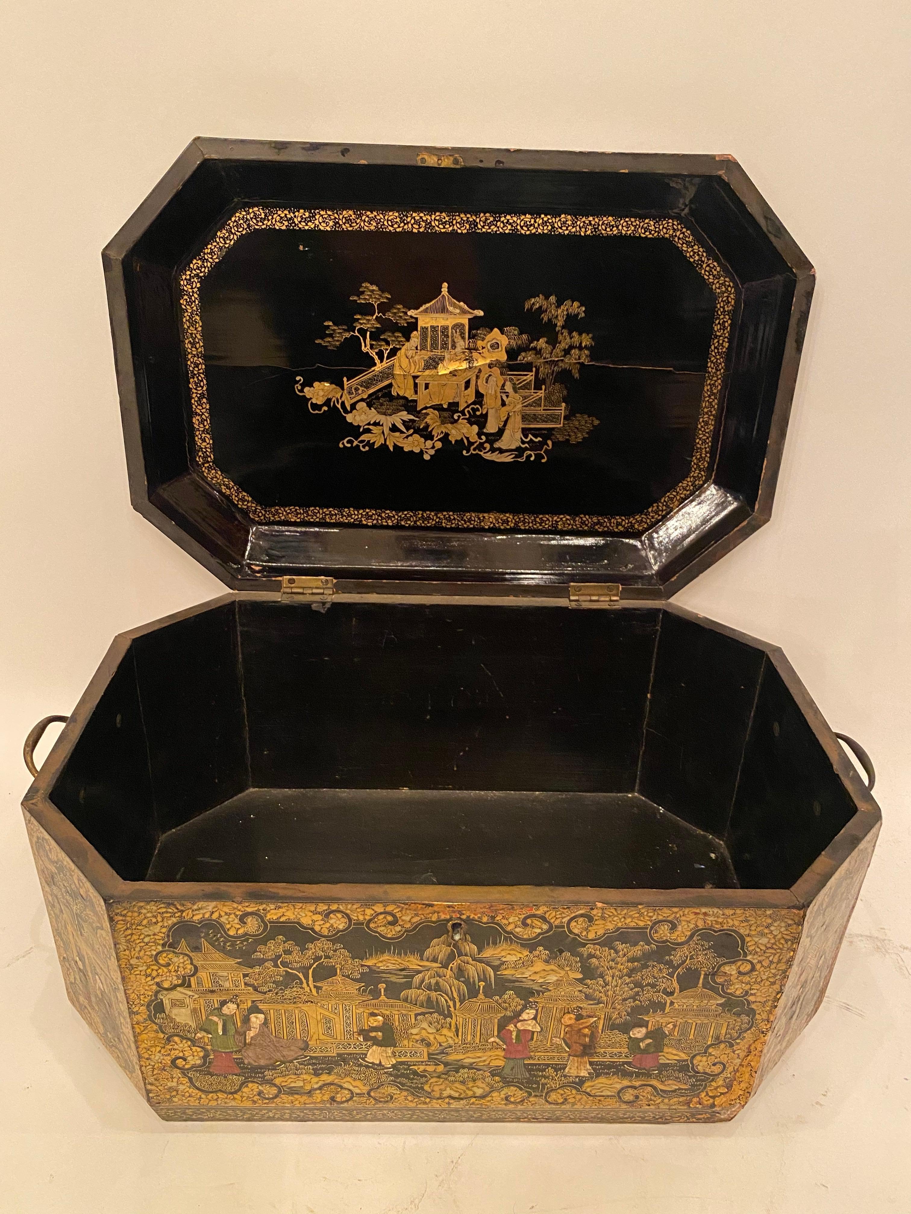 Hand-Carved 19th Century 18.5‘’ Large Golden Black Lacquer Chinese Table Book Box For Sale