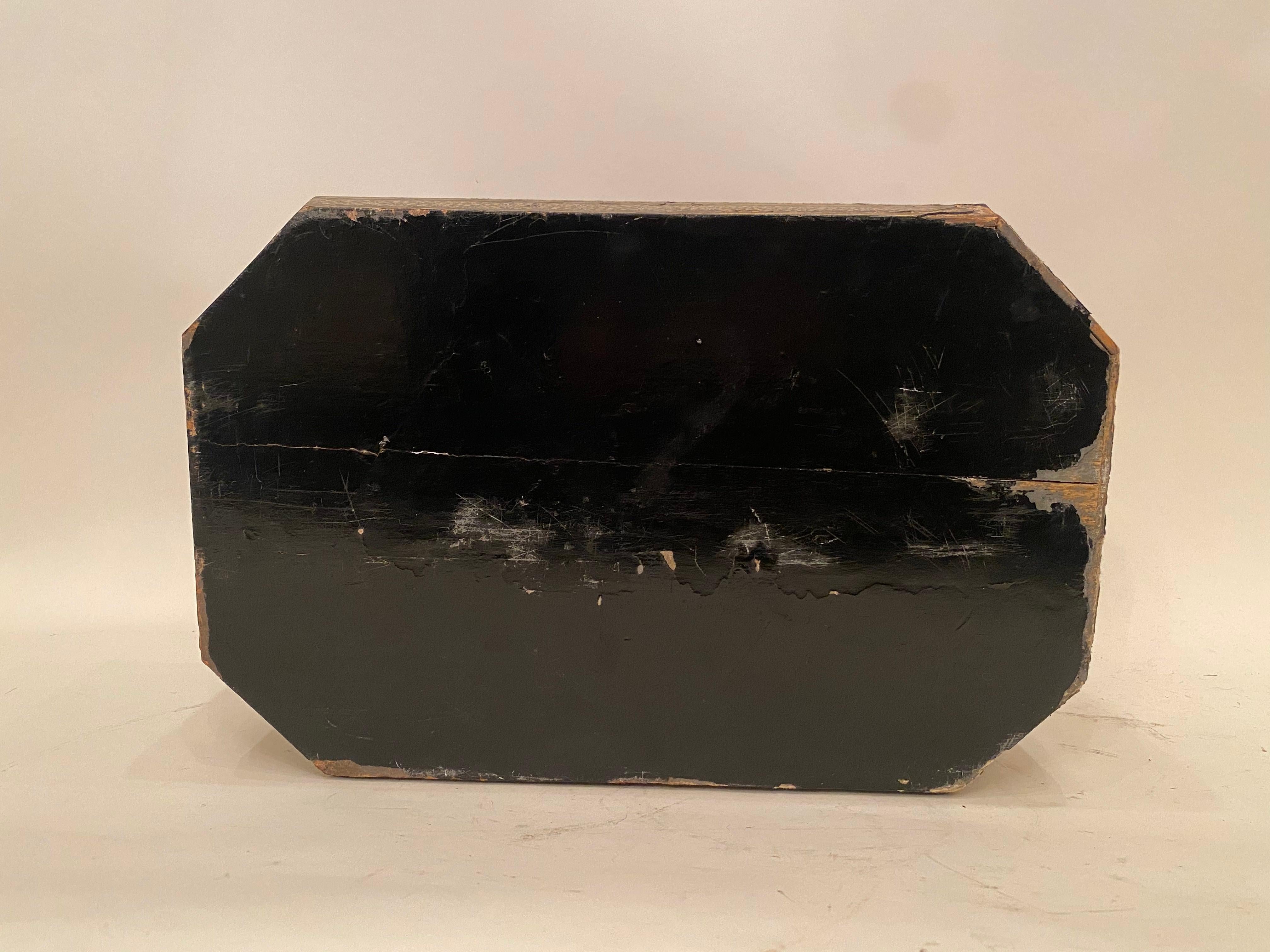 19th Century 18.5‘’ Large Golden Black Lacquer Chinese Table Book Box In Good Condition For Sale In Brea, CA