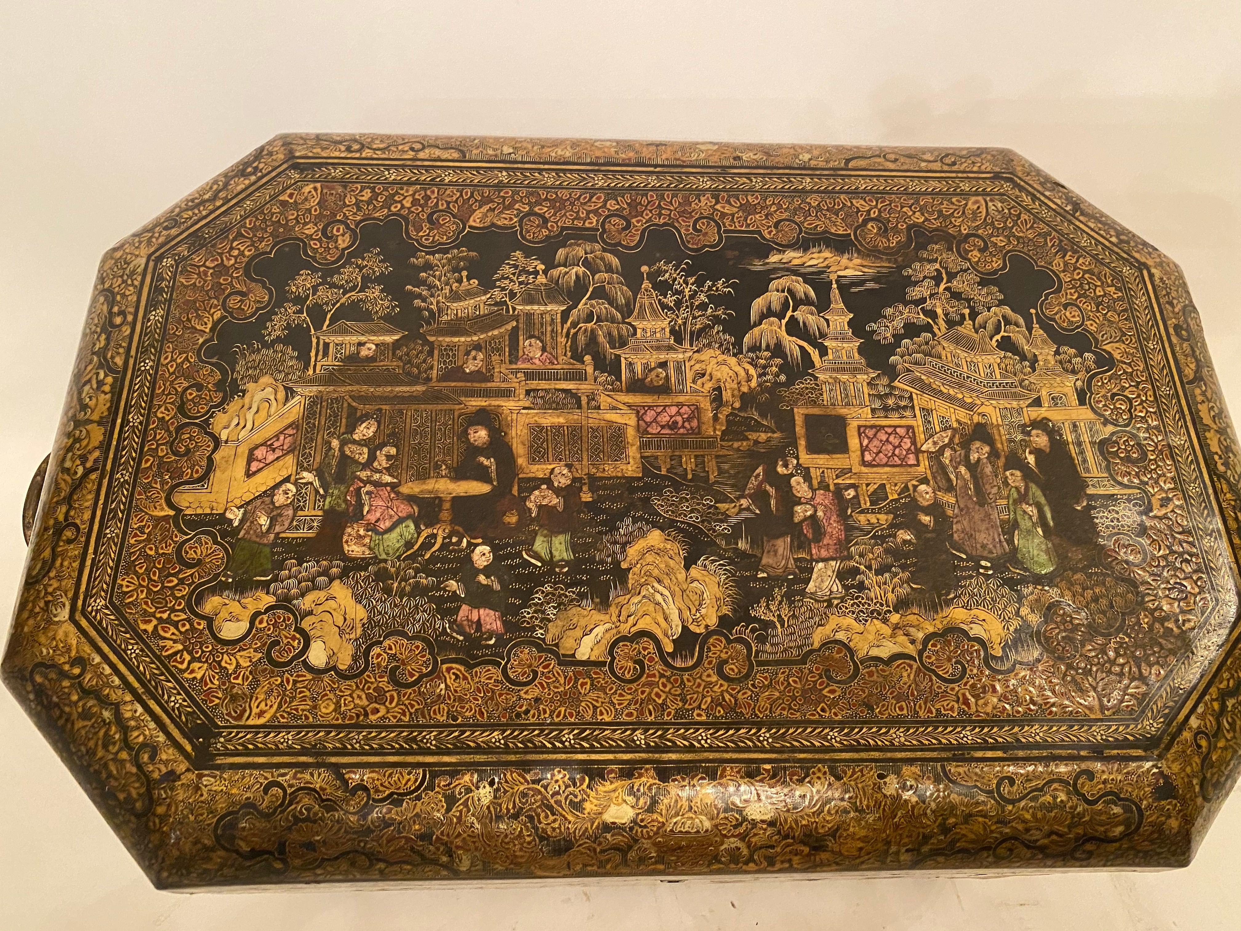 19th Century 18.5‘’ Large Golden Black Lacquer Chinese Table Book Box For Sale 2