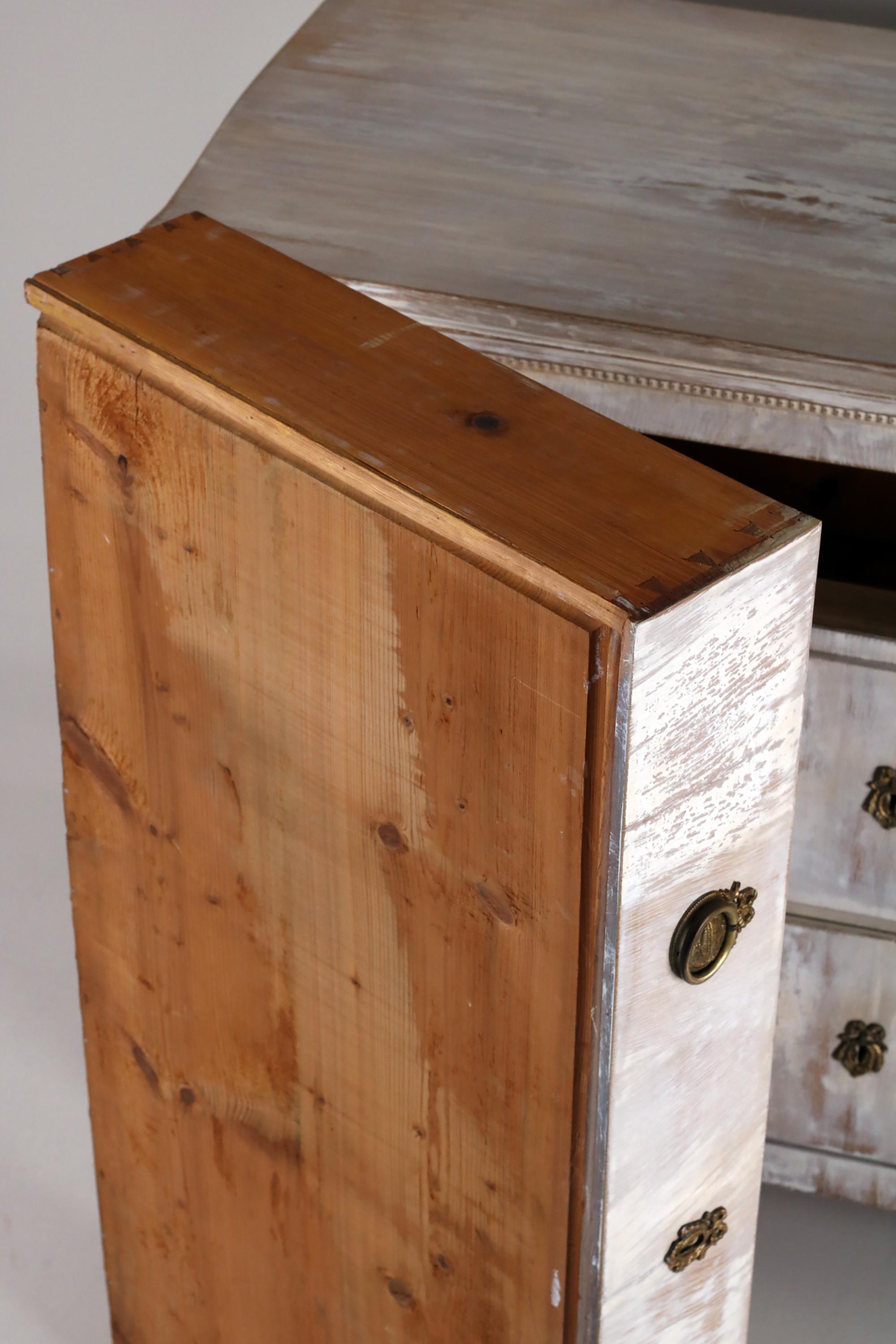19th Century Large Gustavian Style Chest of Drawers For Sale 10