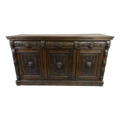Grande credenza gotica revival pesantemente intagliata del XIX secolo