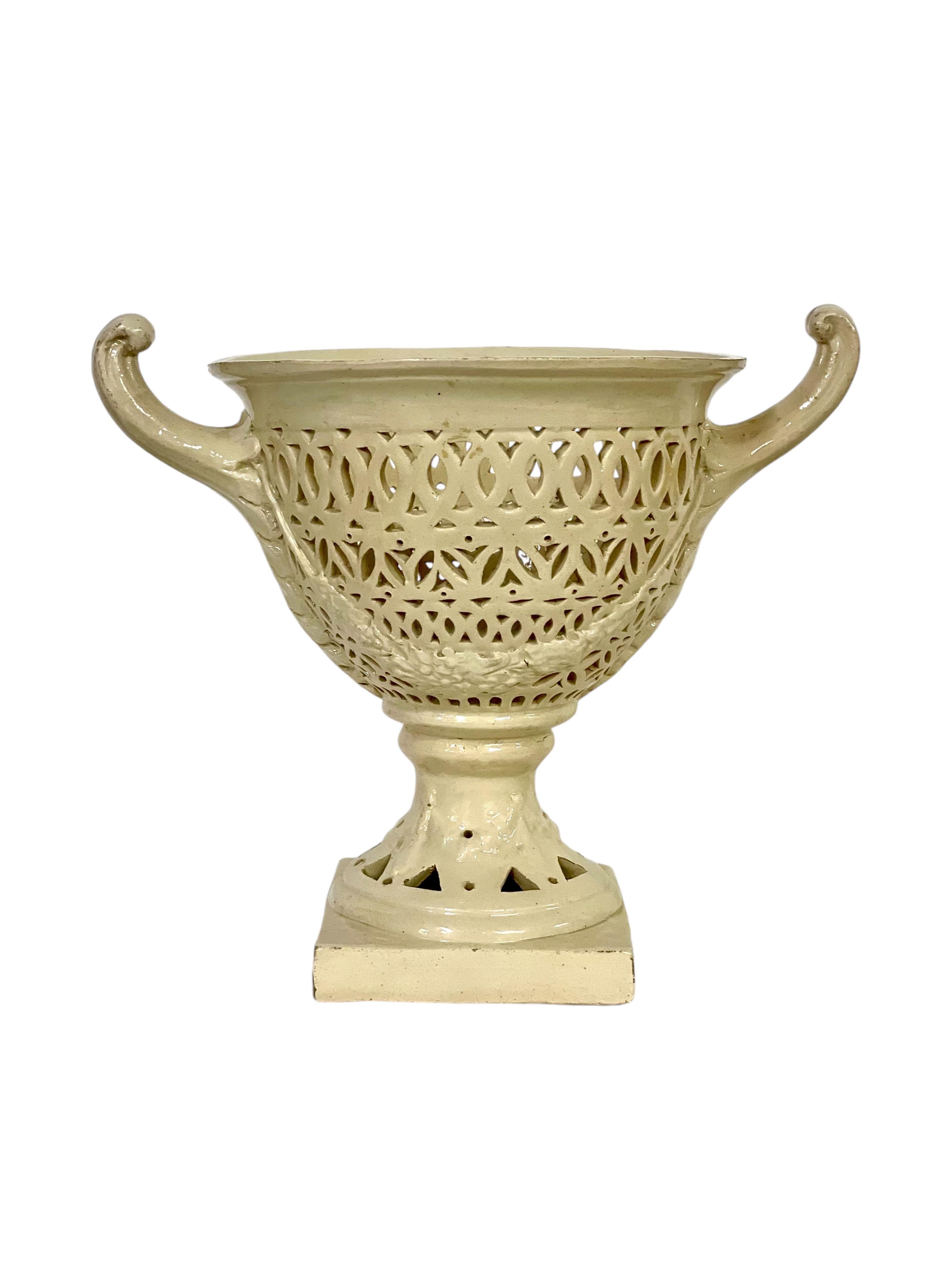 Italiano Grande bruciaprofumi in ceramica italiana del XIX secolo in vendita