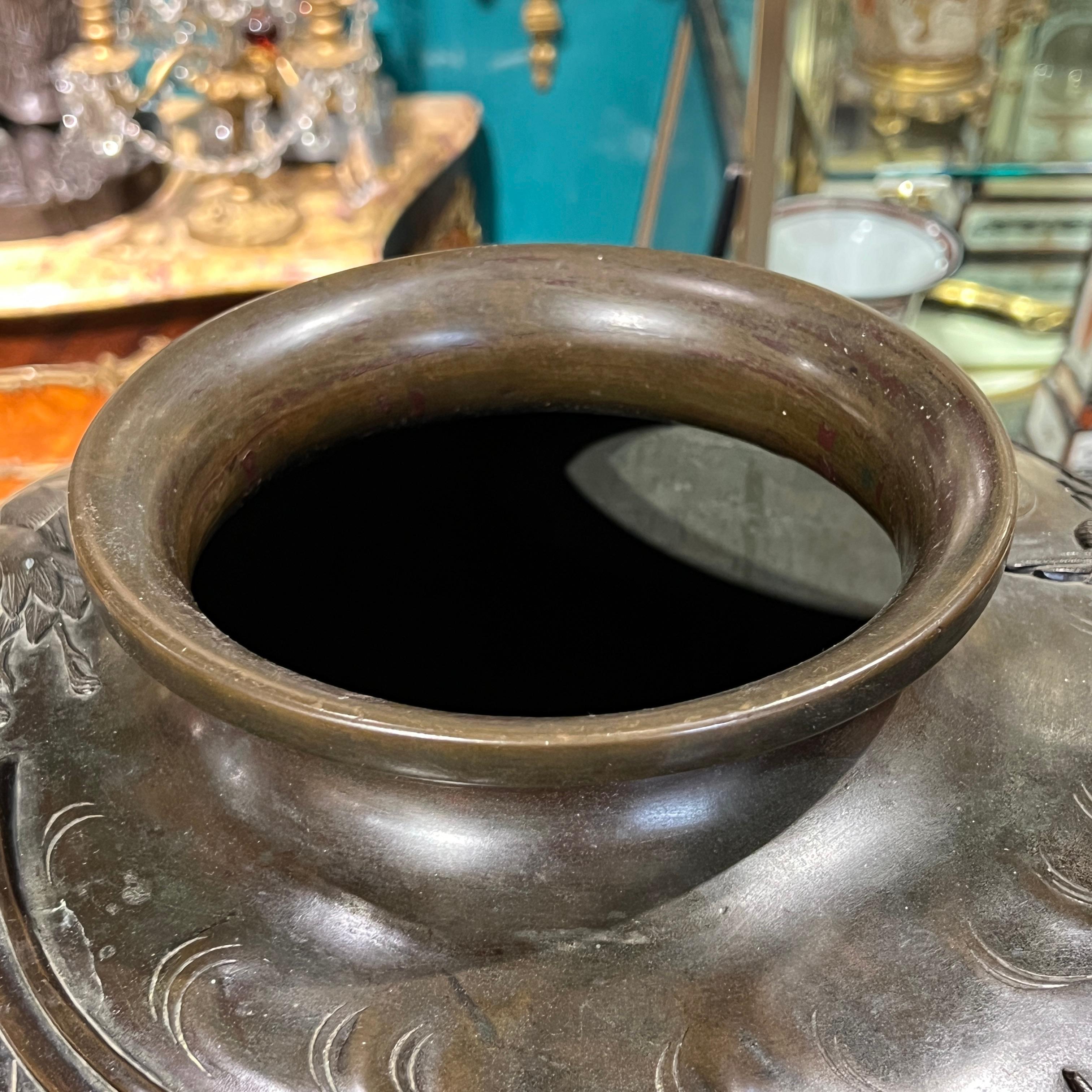 19th Century Large Japanese Meiji Period Bronze Vase  For Sale 7