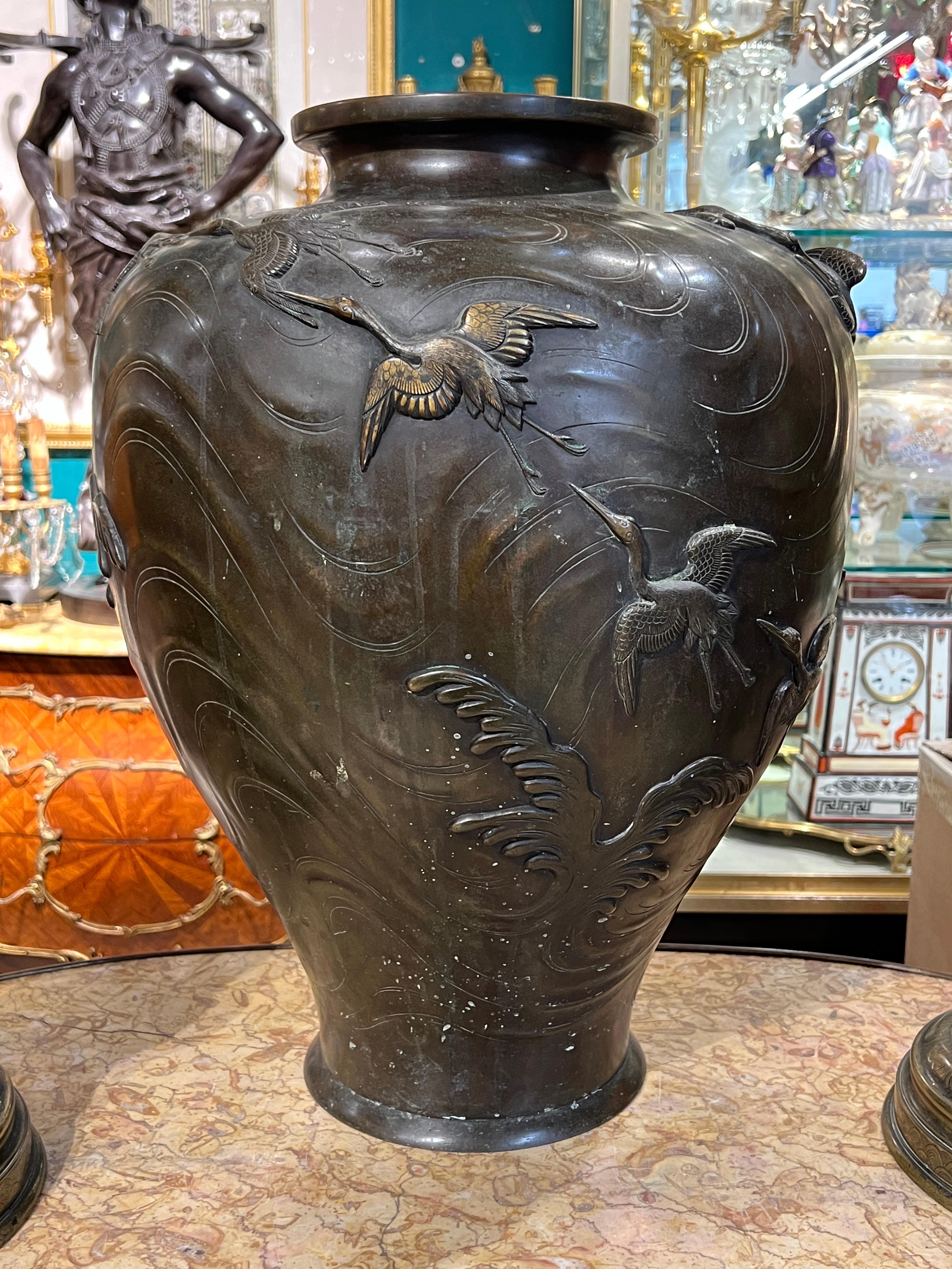 19th Century Large Japanese Meiji Period Bronze Vase  For Sale 4