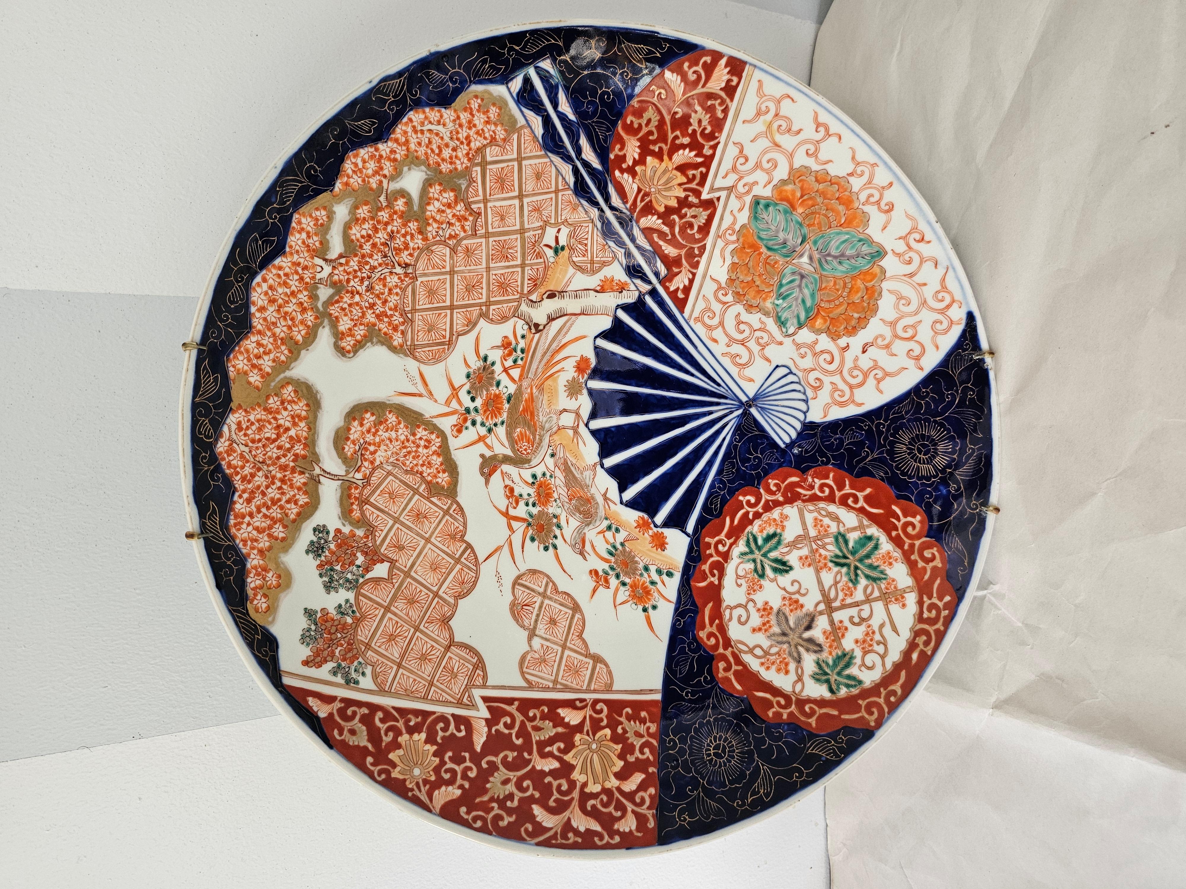 Gran Plato Japonés del Siglo XIX Decorado con Imari Puro Meiji en venta