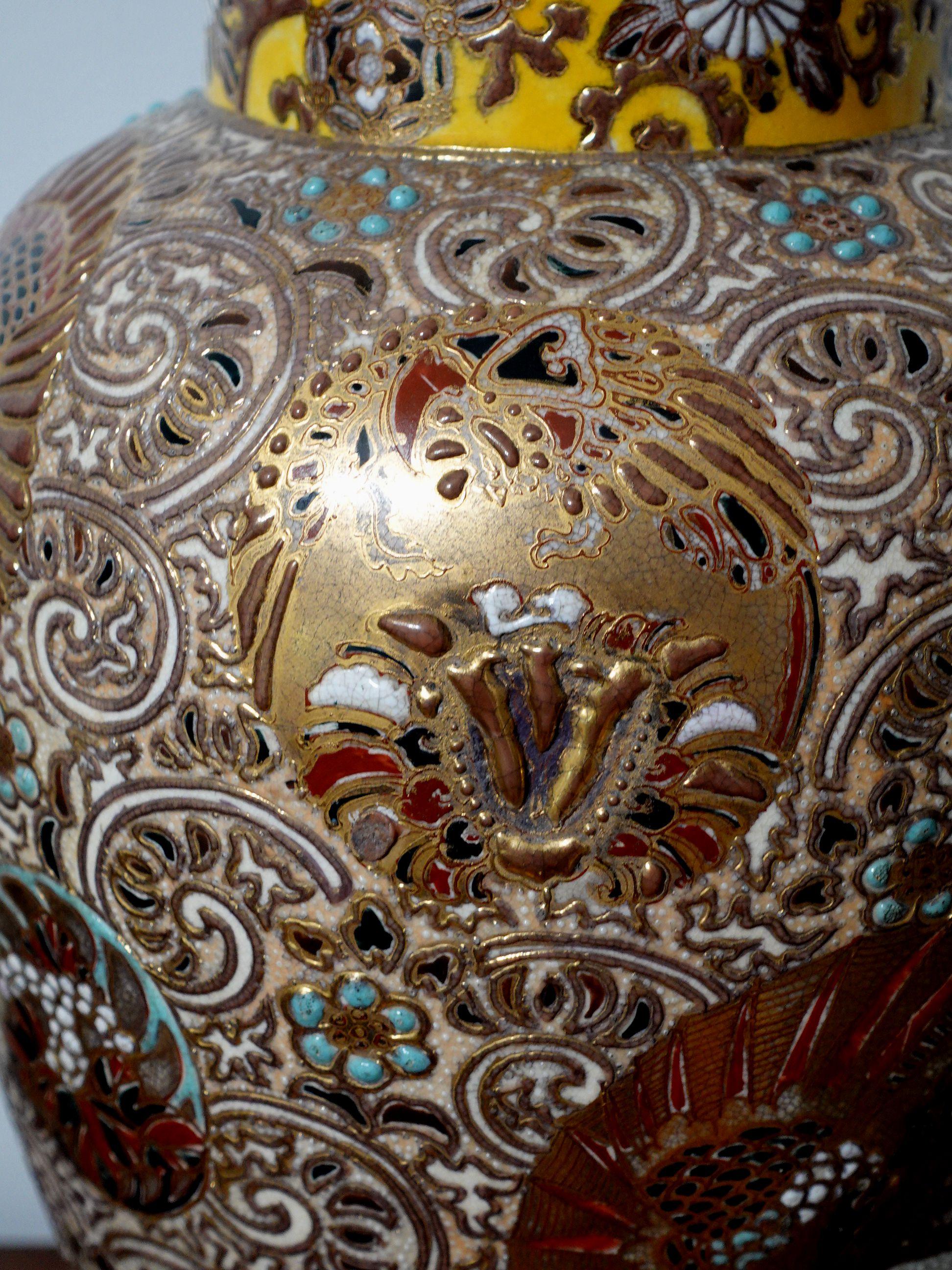 Große japanische Satsuma-Vase aus dem 19. Jahrhundert, Ric.048 im Zustand „Gut“ im Angebot in Norton, MA