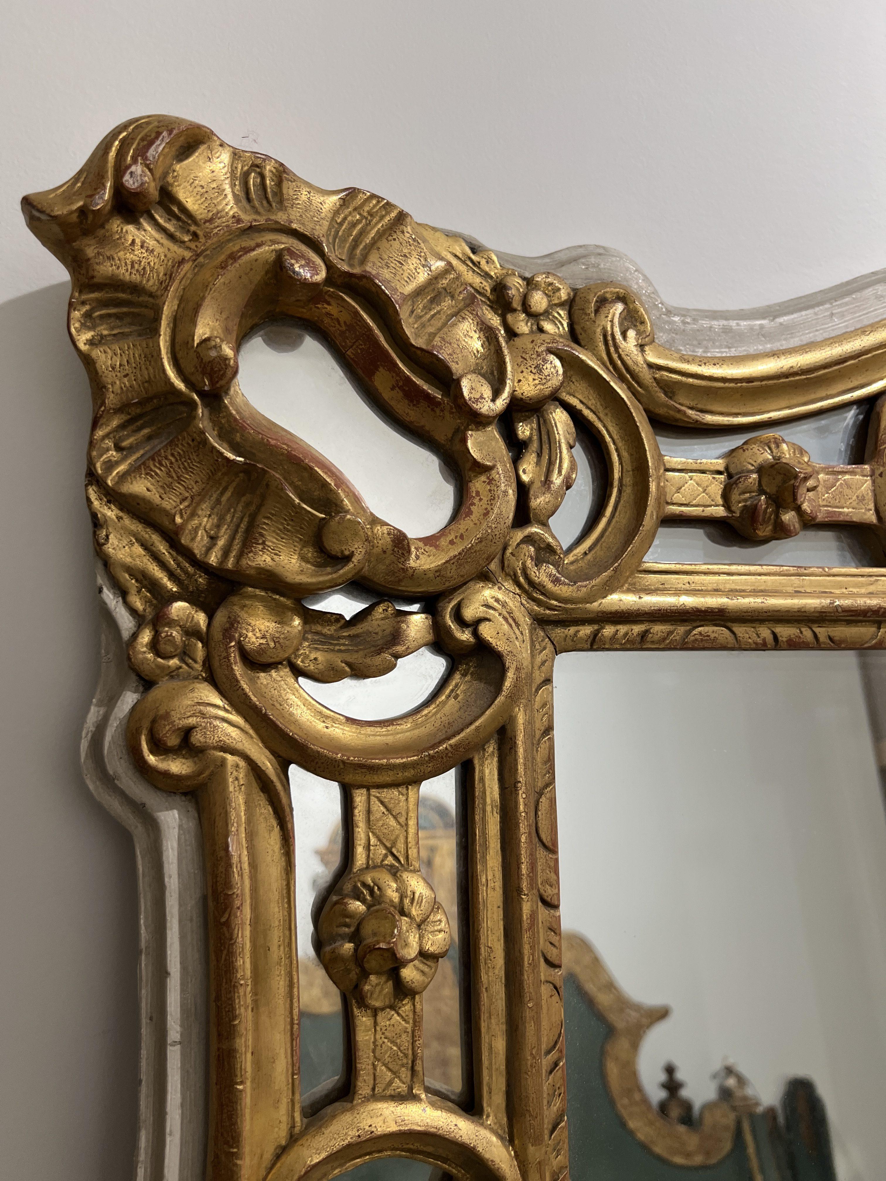 XIXe siècle Grand miroir de sol antique doré de style Louis XV État moyen - En vente à New Orleans, LA