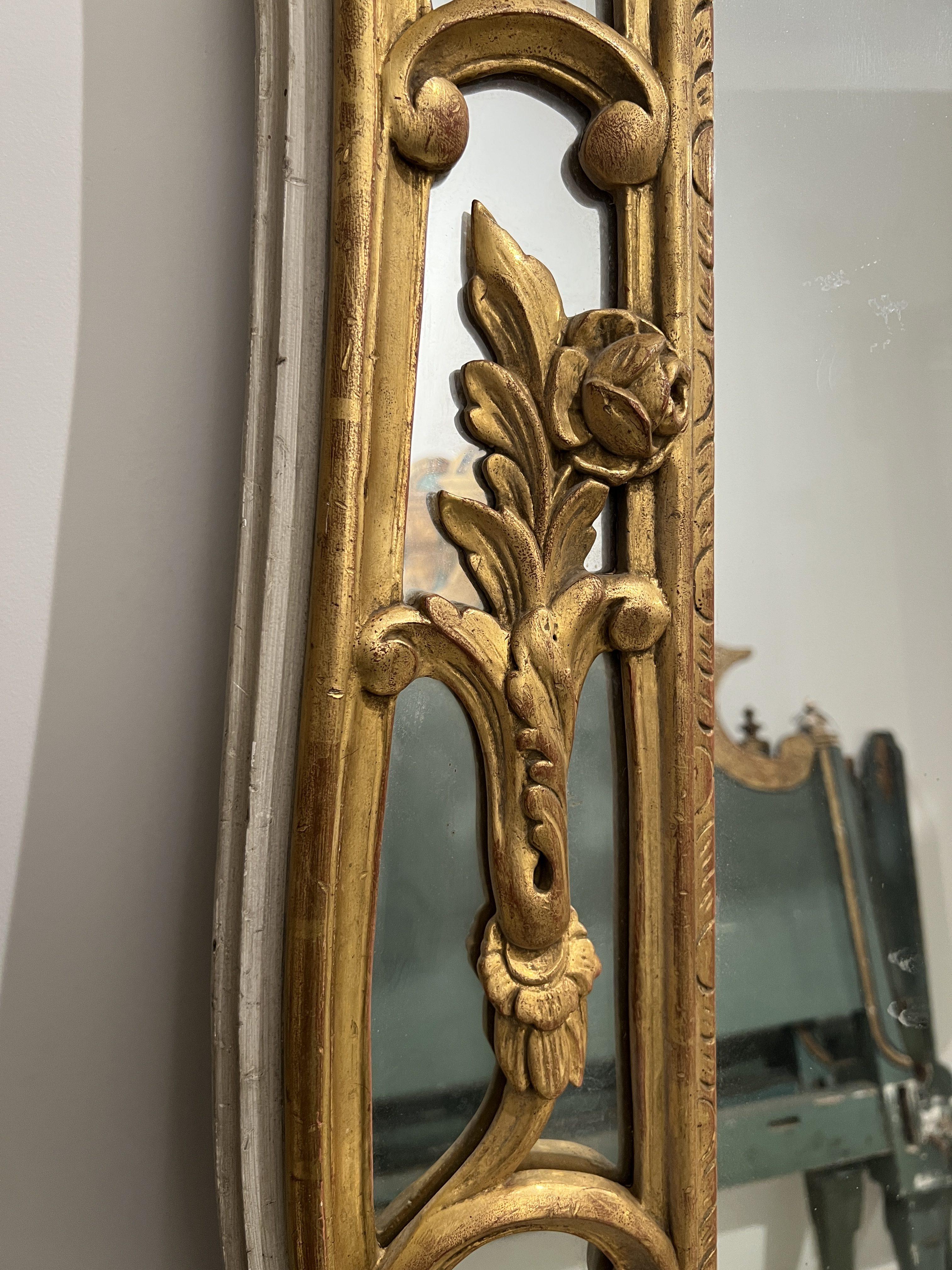 Miroir XIXe siècle Grand miroir de sol antique doré de style Louis XV en vente