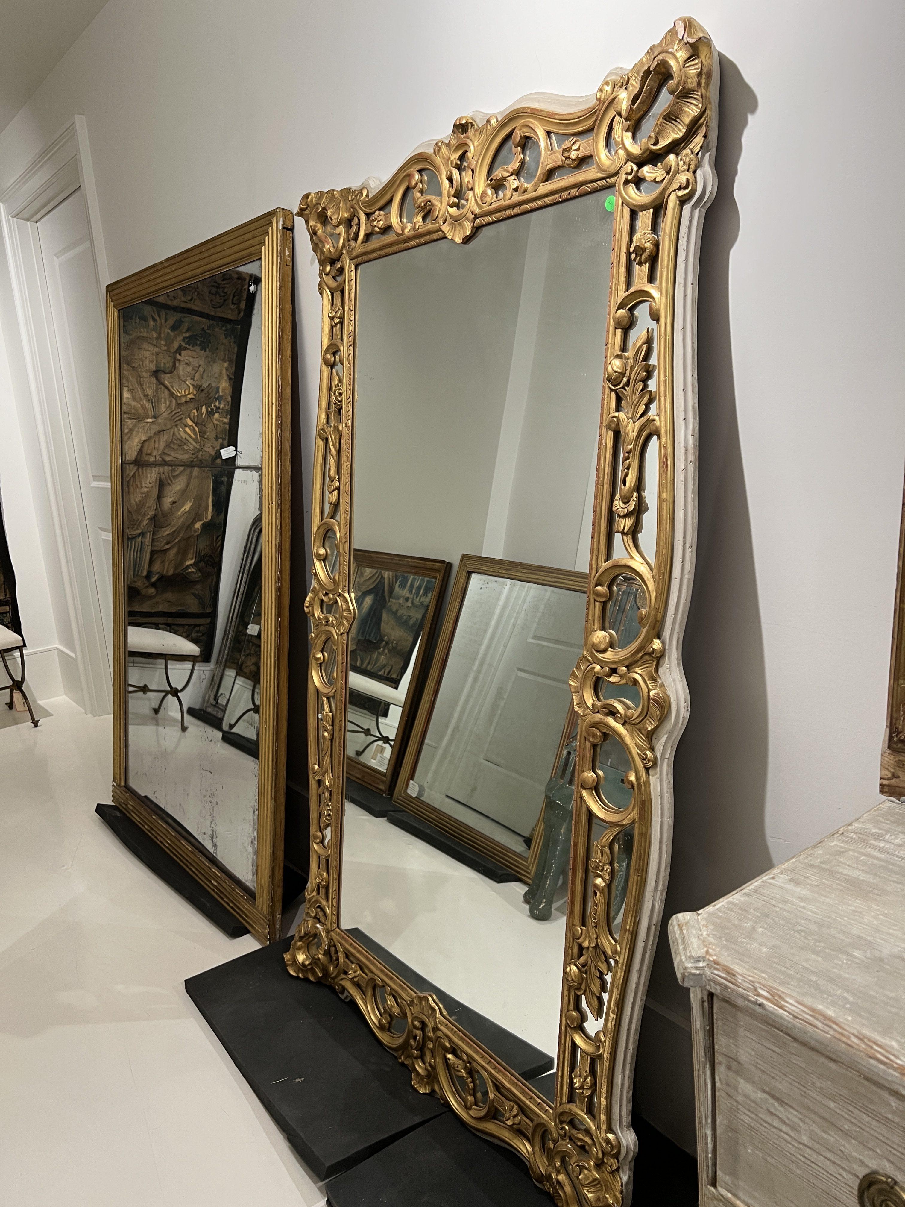 XIXe siècle Grand miroir de sol antique doré de style Louis XV en vente 3