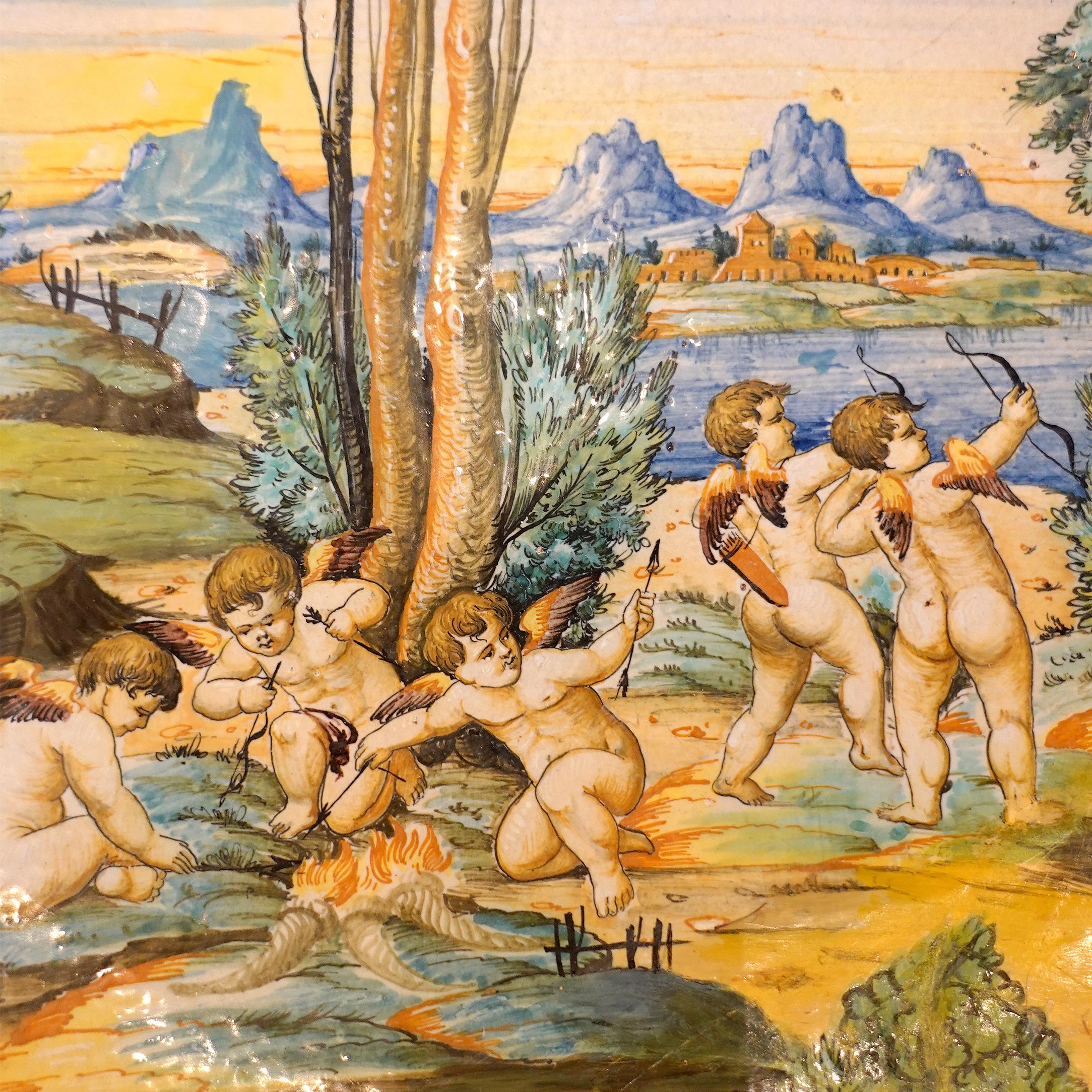 Grand plat mural en faïence émaillée du 19e siècle avec chérubins en goguette

Probablement l'atelier de la famille Cantagalli
Florence, Italie ; XIXe siècle
Terre cuite étamée

Dimensions approximatives : 15,75 (h) x 15,75 (l) x 1,5 (p) po.

Grand