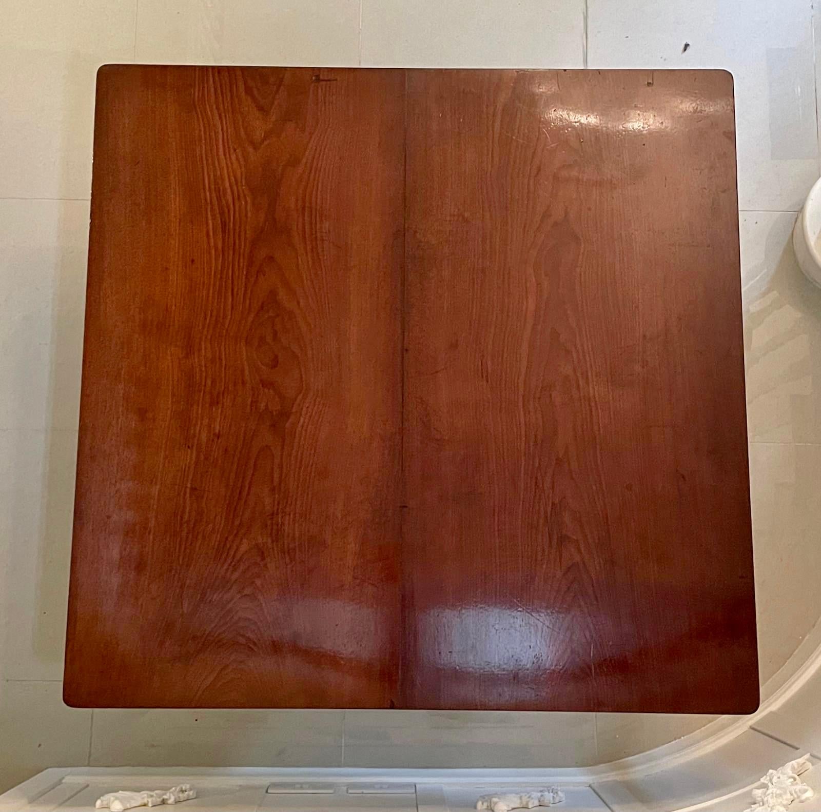 Anglais Table de centre de table William IV de grande qualité du 19ème siècle avec plateau en bois doré en vente