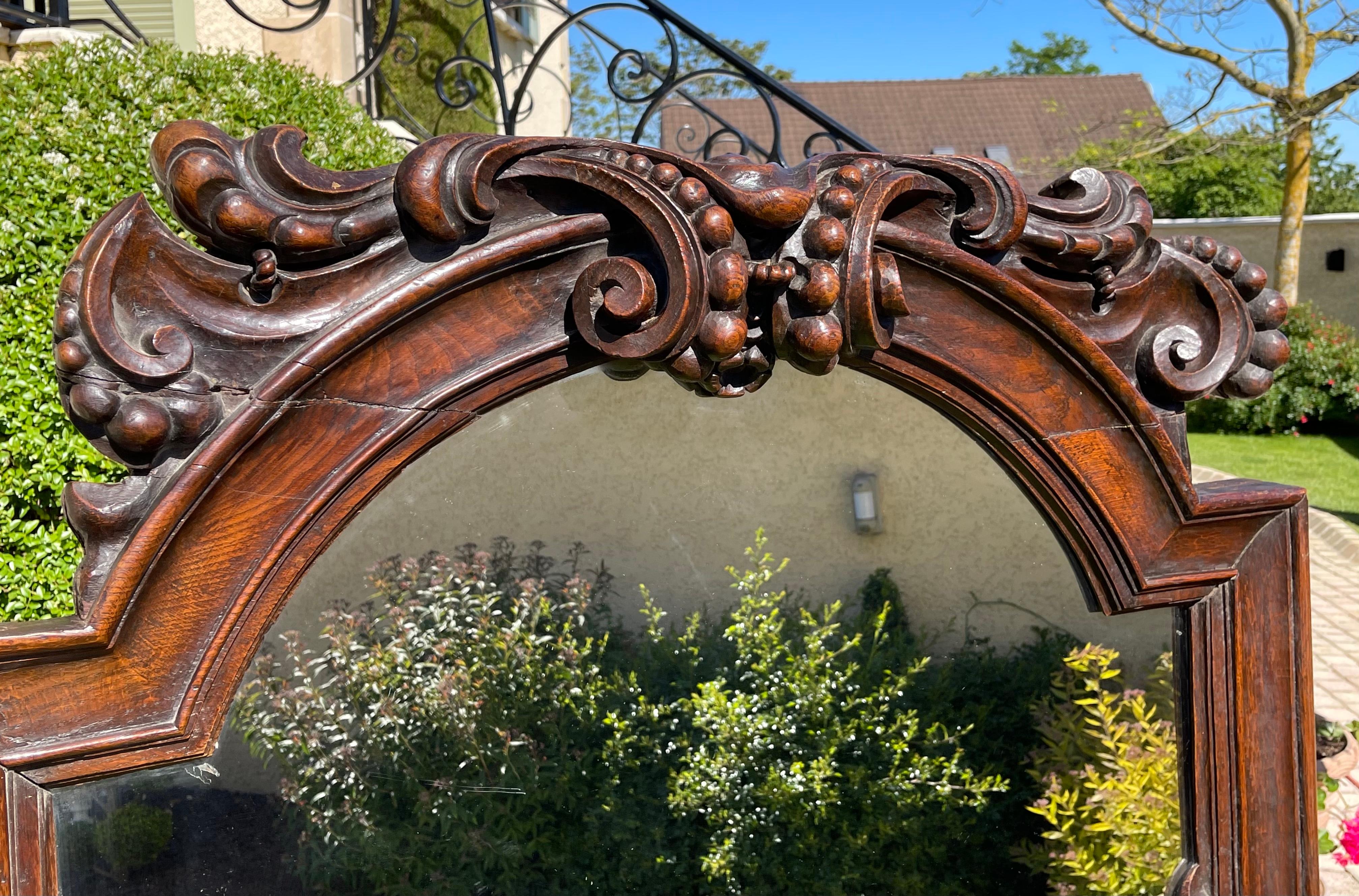 Large and beautiful oak mirror carved with Renaissance-style scrolls that can be displayed vertically or horizontally. French work of the 19th century of good quality. Good condition.