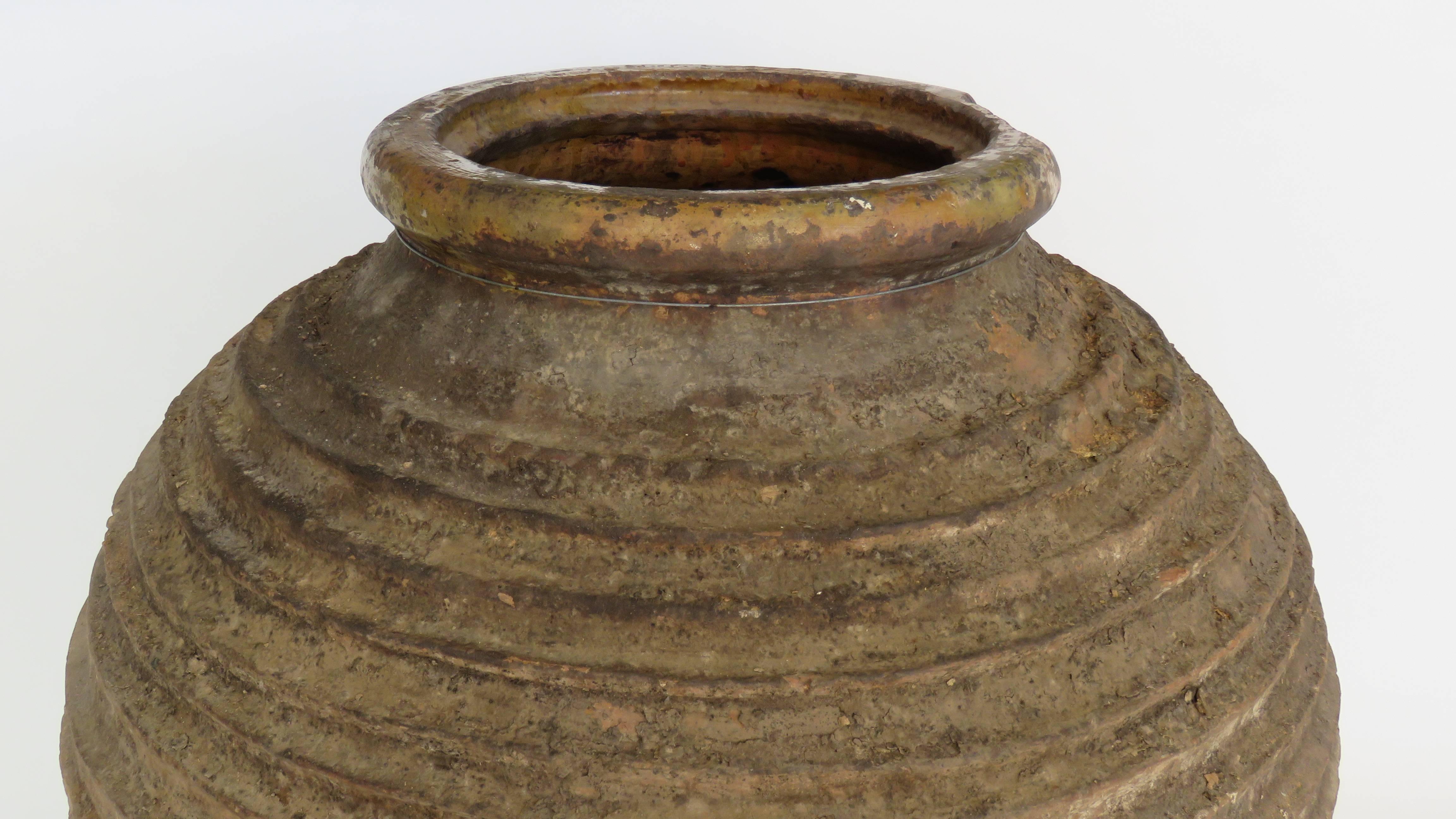 19th Century Large Ribbed Terracotta Jar In Good Condition For Sale In Alella, ES