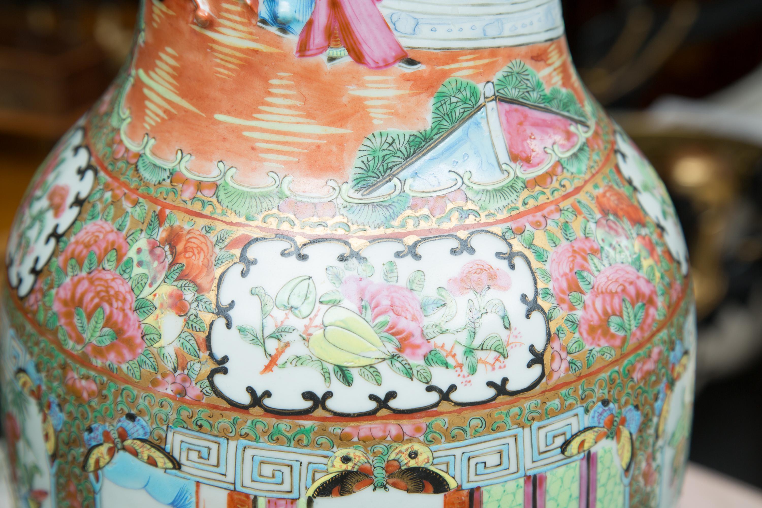 19th Century Large Rose Medallion Vase In Good Condition For Sale In WEST PALM BEACH, FL
