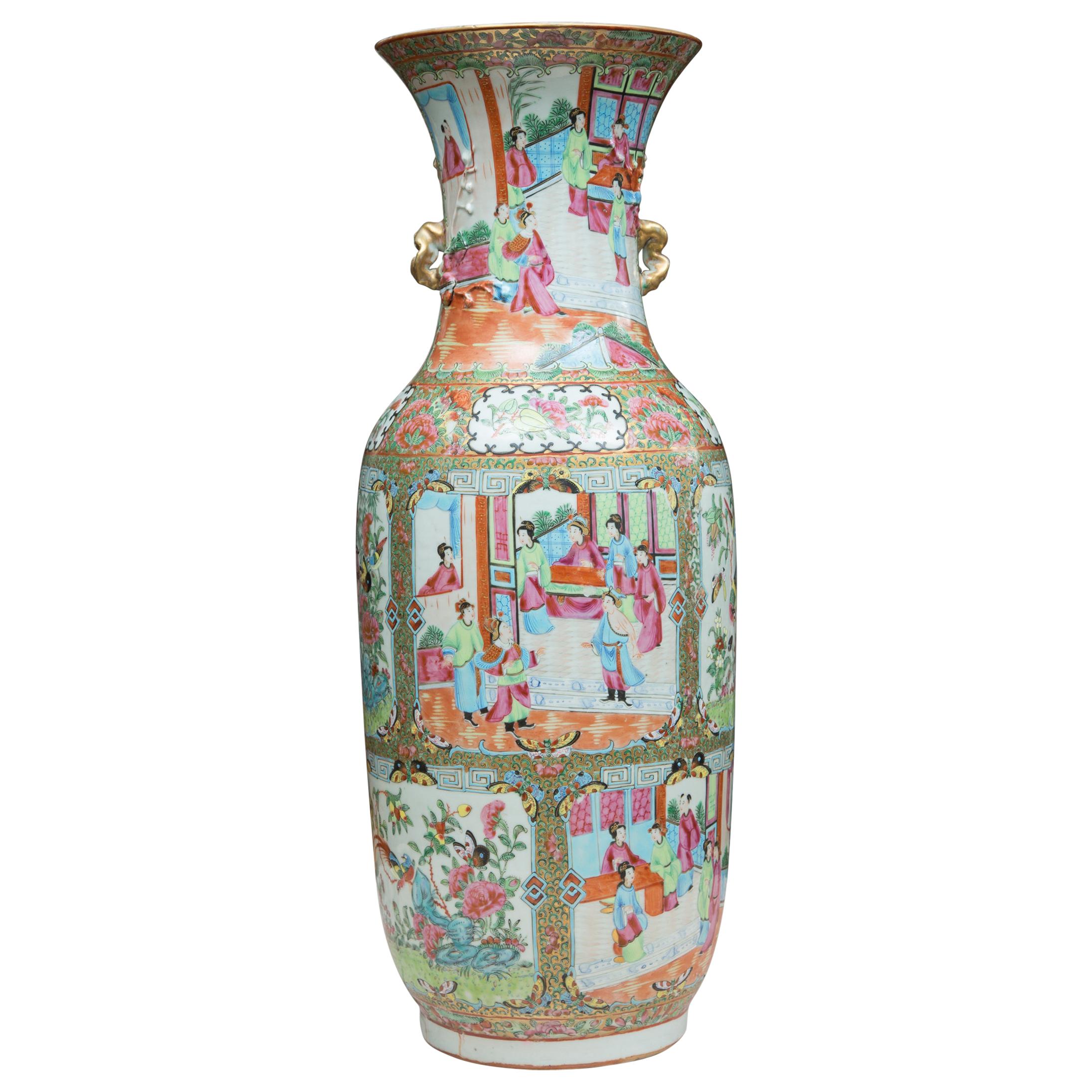 Grand vase à médaillons de roses du XIXe siècle en vente