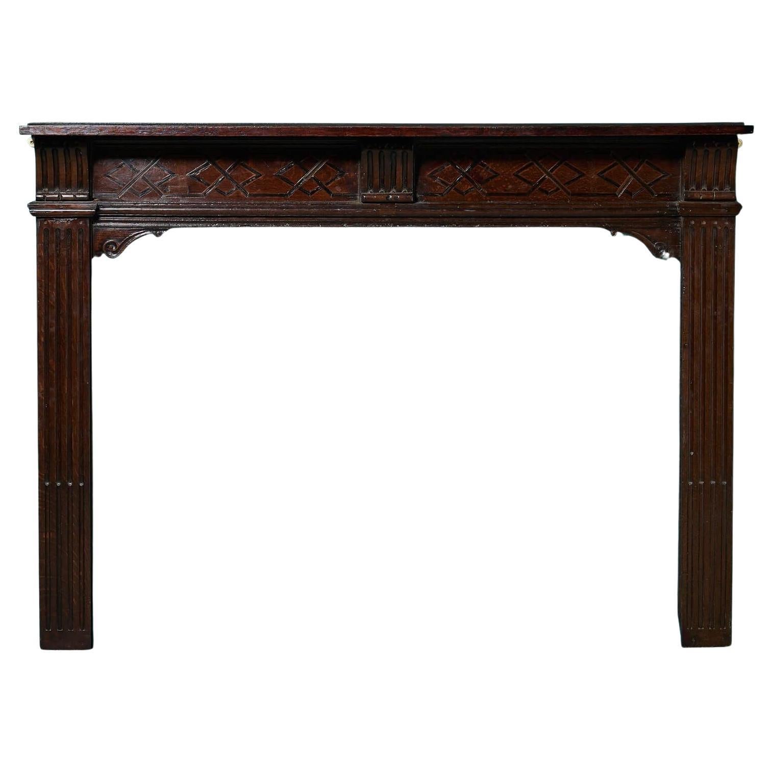 Chimenea inglesa a gran escala de roble con incrustaciones del siglo XIX en venta