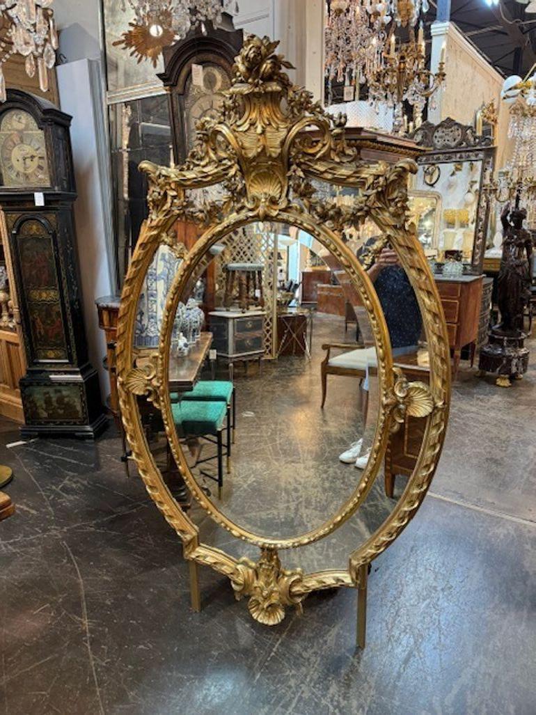 Francese Specchio francese ovale intagliato e in legno dorato del XIX secolo di grandi dimensioni in vendita