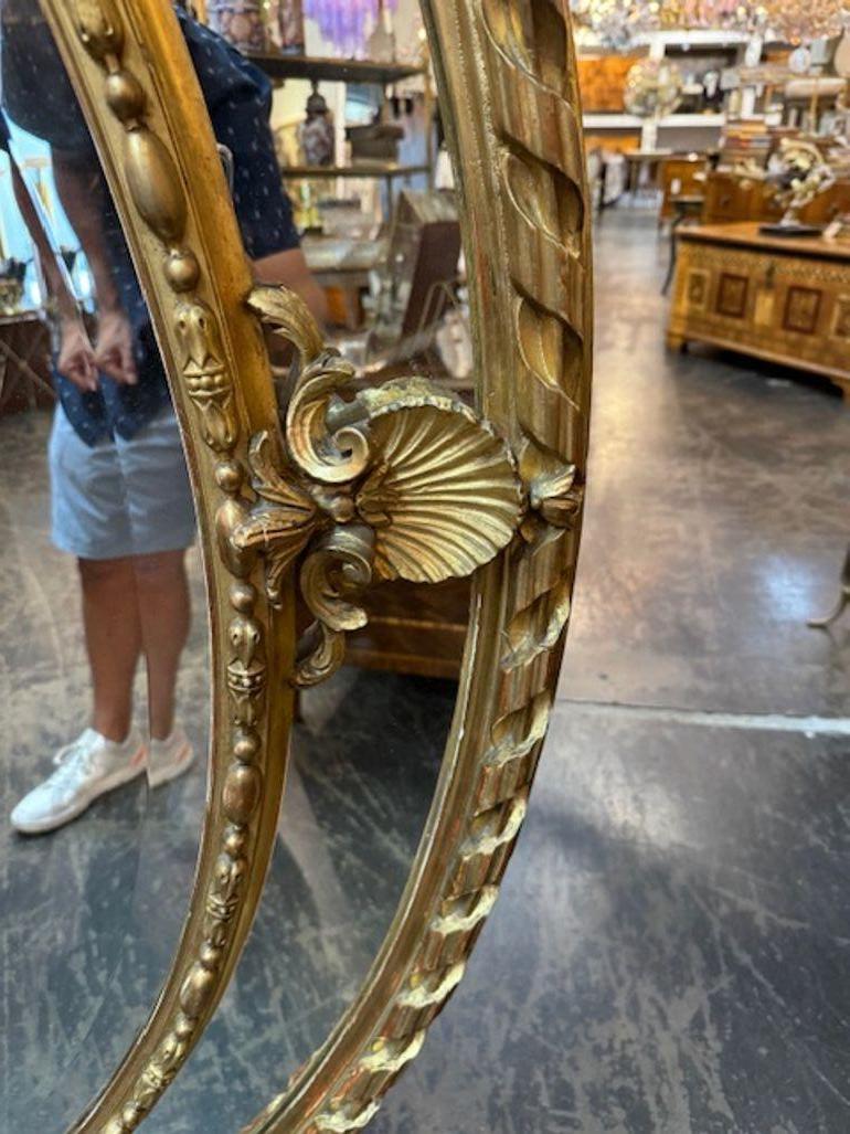 Specchio francese ovale intagliato e in legno dorato del XIX secolo di grandi dimensioni in vendita 2