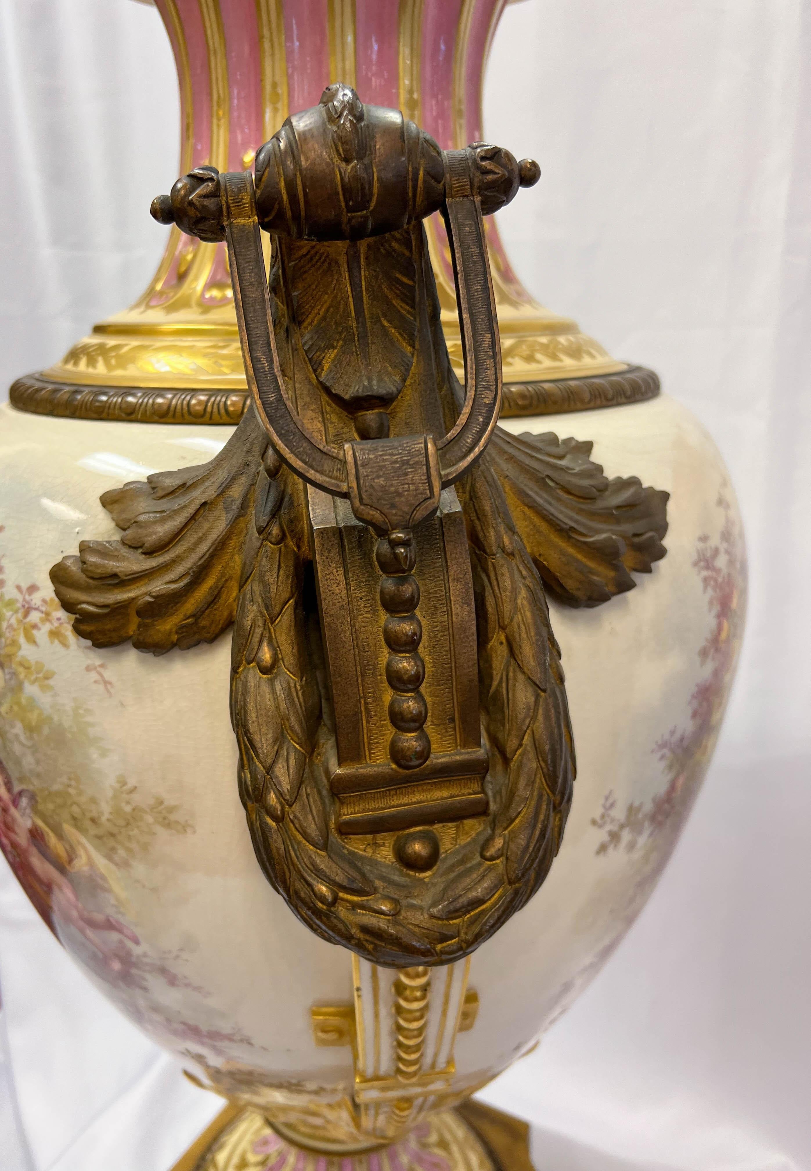 19th Century Large Scale Neoclassical Ormolu Sèvres Urn For Sale 6