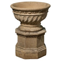 Urna octogonal de arcilla refractaria a gran escala del siglo XIX, atribuida a... Royal Doulton