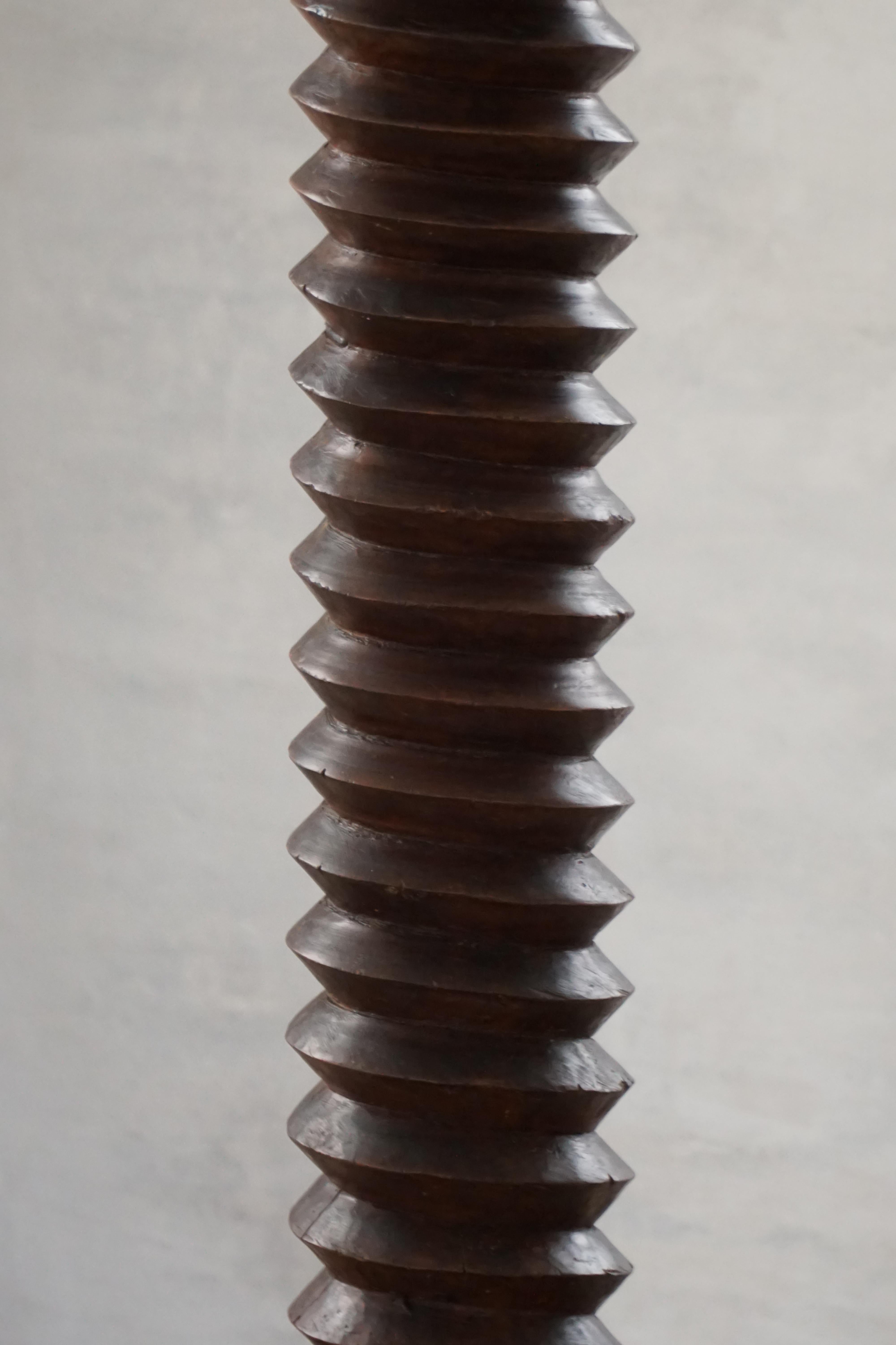 Grande pressa per vino scultorea francese in legno massiccio del XIX secolo in vendita 5
