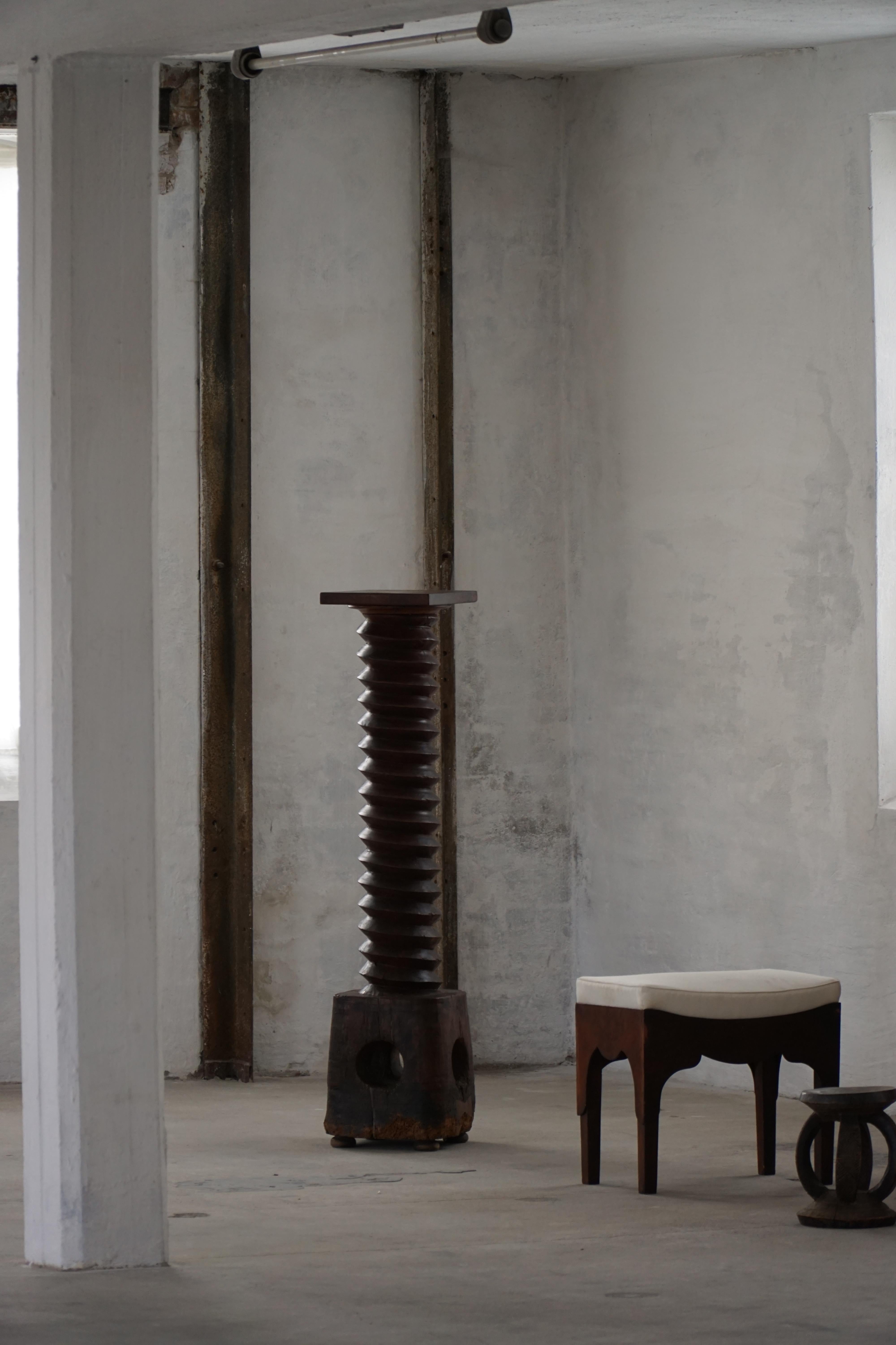 Grande pressa per vino scultorea francese in legno massiccio del XIX secolo in vendita 6