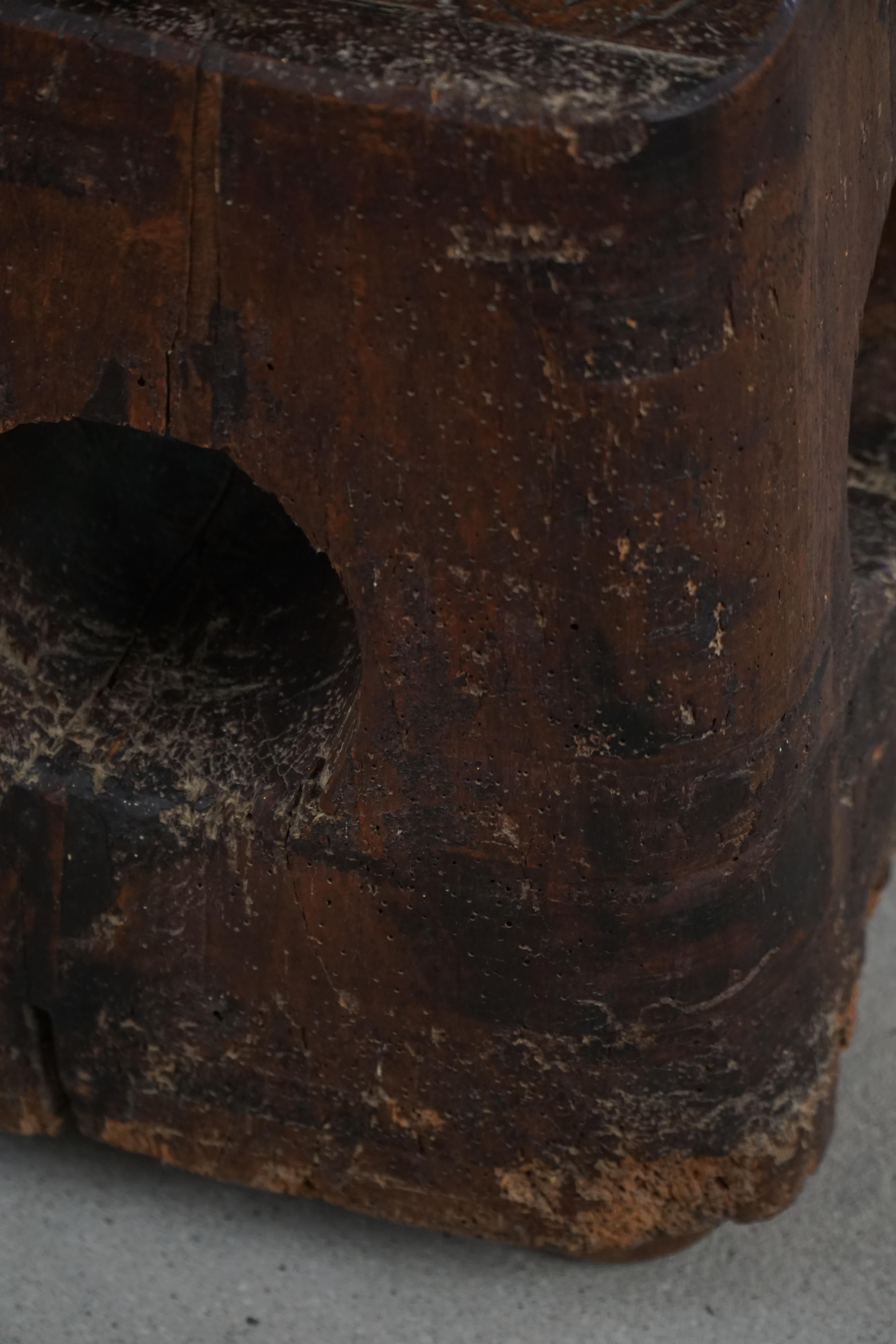 Grande pressa per vino scultorea francese in legno massiccio del XIX secolo in vendita 10