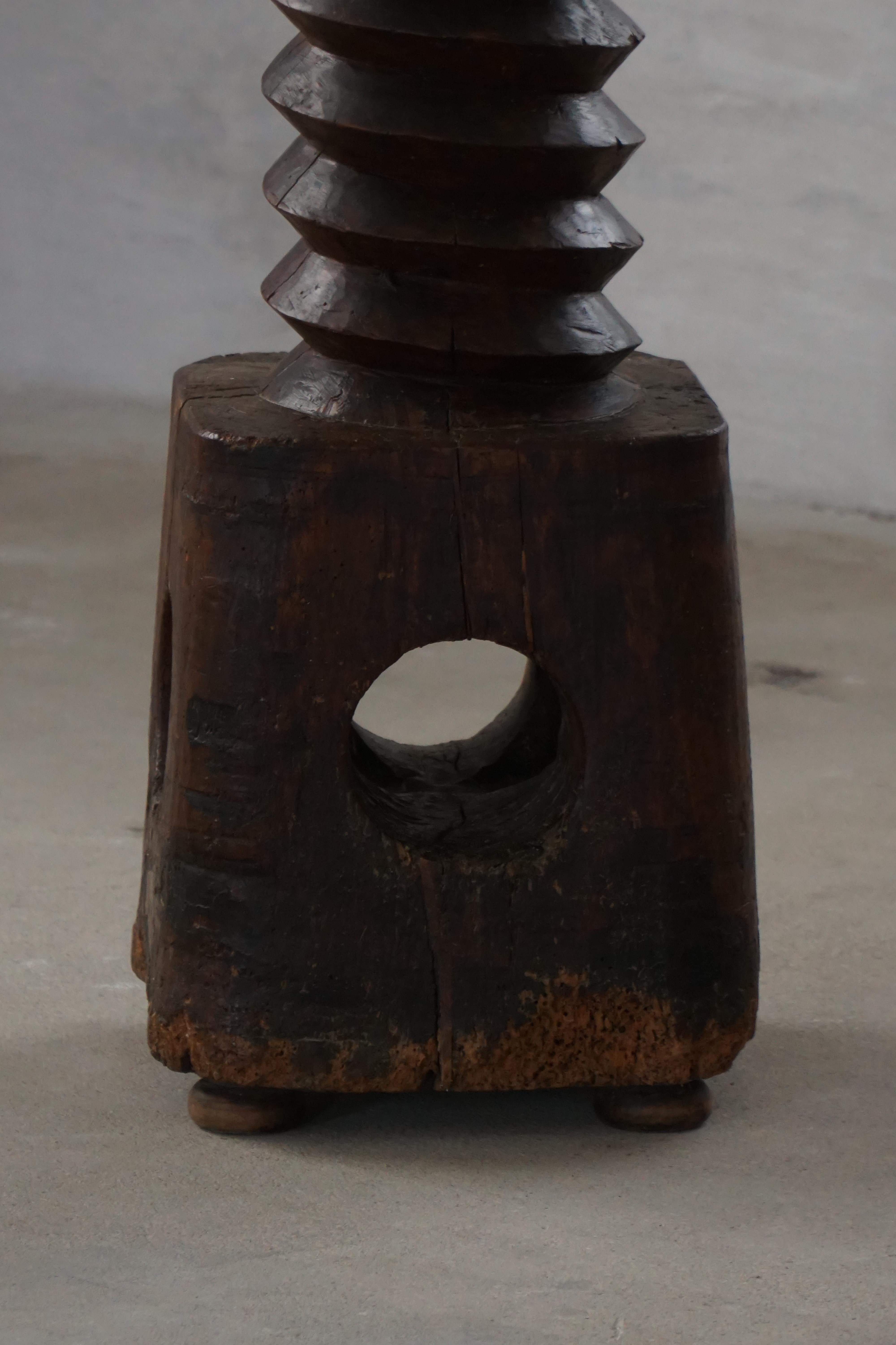 Grande pressa per vino scultorea francese in legno massiccio del XIX secolo In condizioni discrete in vendita a Odense, DK