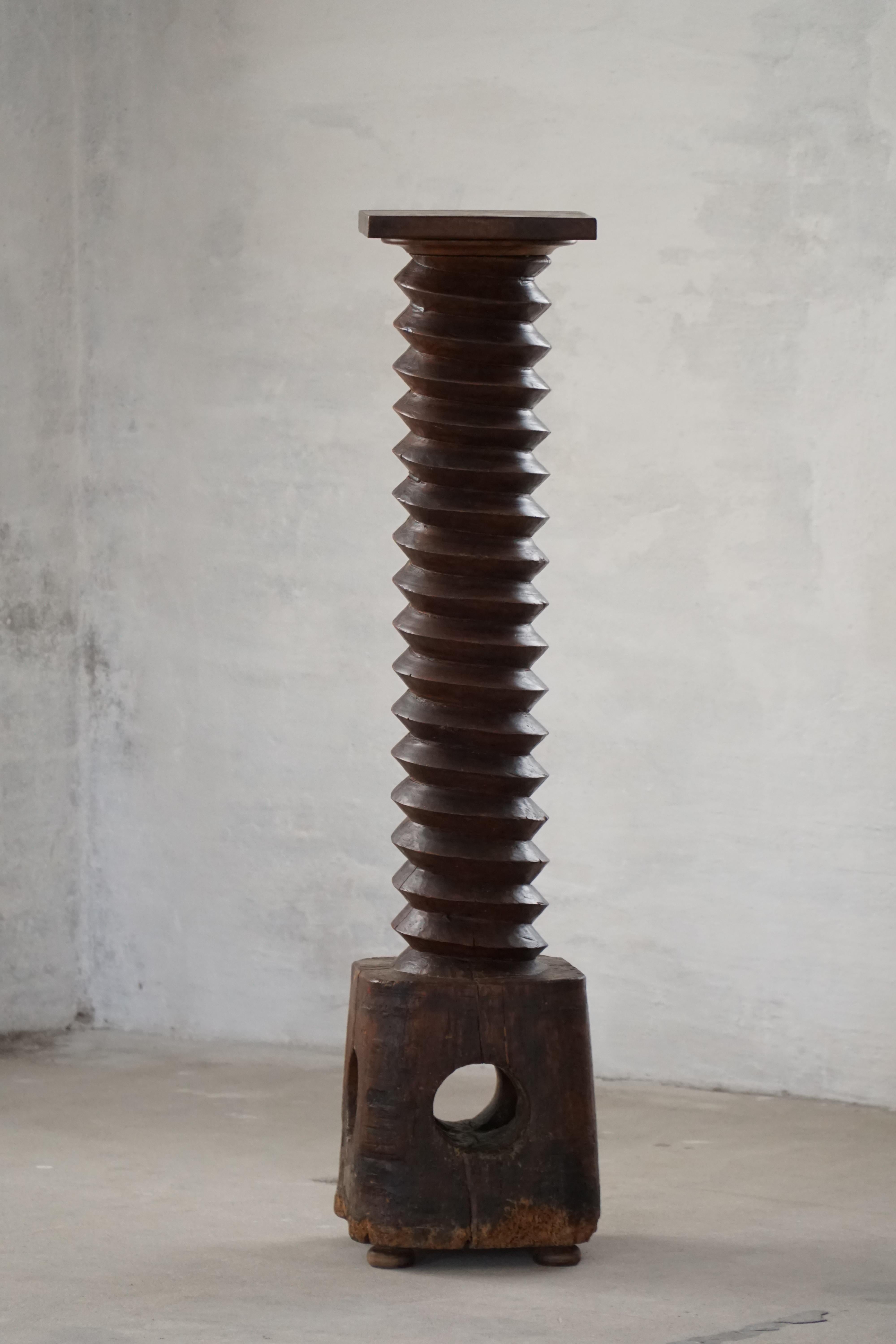 Grande pressa per vino scultorea francese in legno massiccio del XIX secolo in vendita 3